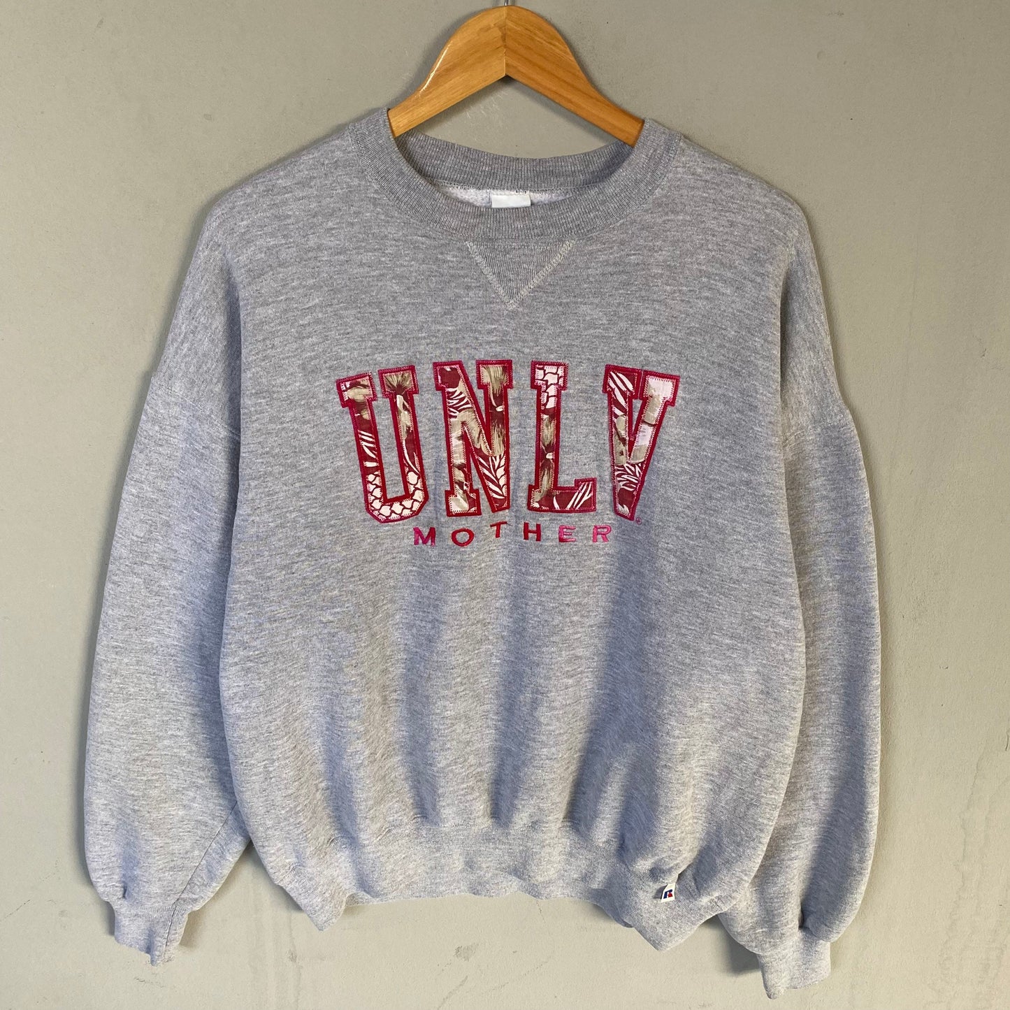 Vintage Y2K Russel Tag UNLV Big Spellout Embroided Logo Sweatshirt Crewneck Pullover Sweater University Colour Grey Size X Large Sweatshirt – Easygoing Wear · Trending Graphic Apparel