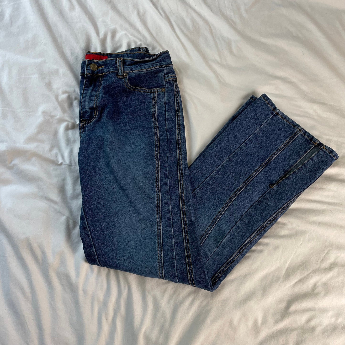 Y2K Flare Jeans Dark Wash Bootcut Jeans Mid Rise Graphic Tee – Bold Style · Top Pick For Any Outfit