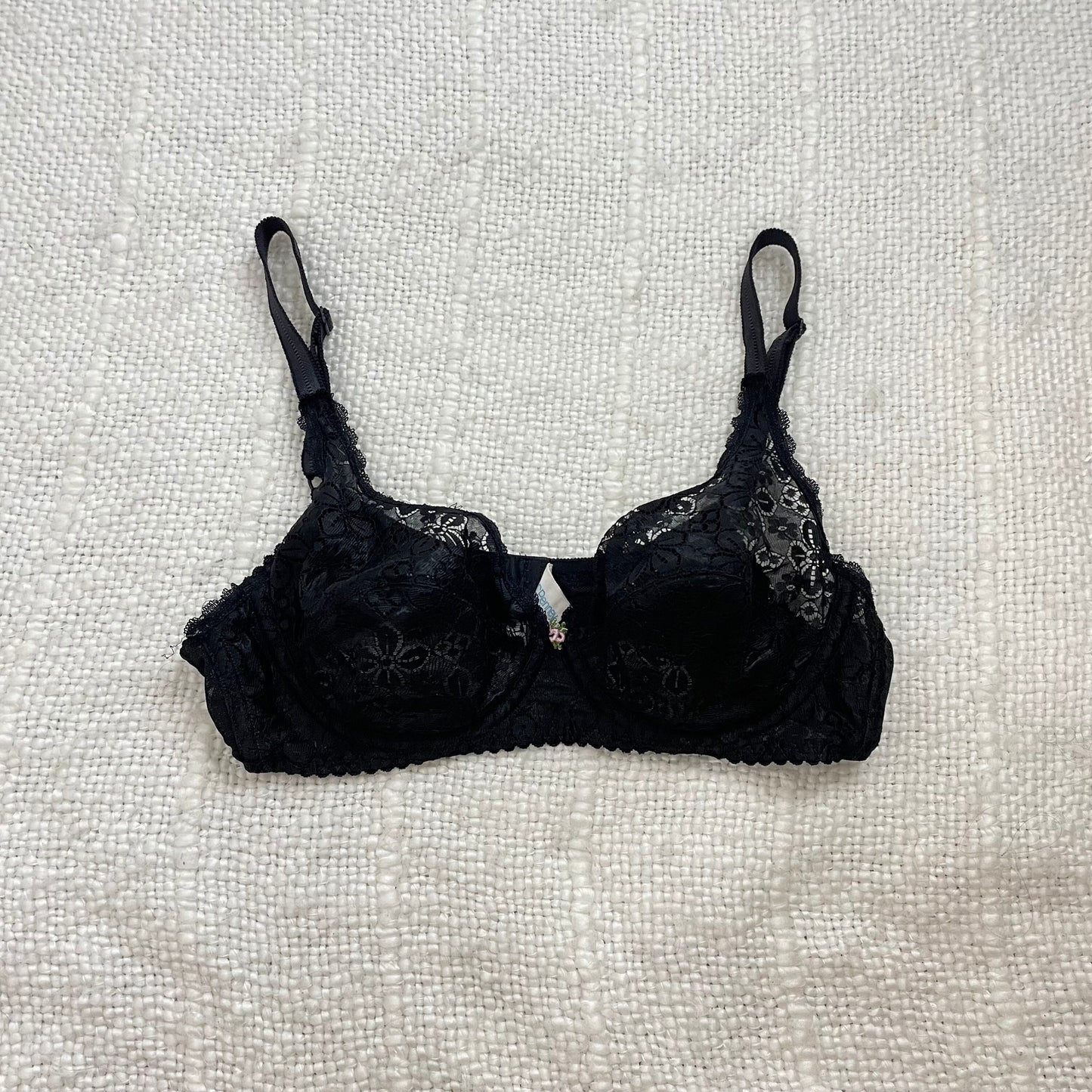 Vintage Black Rosette Sheer Lace Unlined Bra 34B Graphic Tee – Everyday Comfort · Must-Have Style