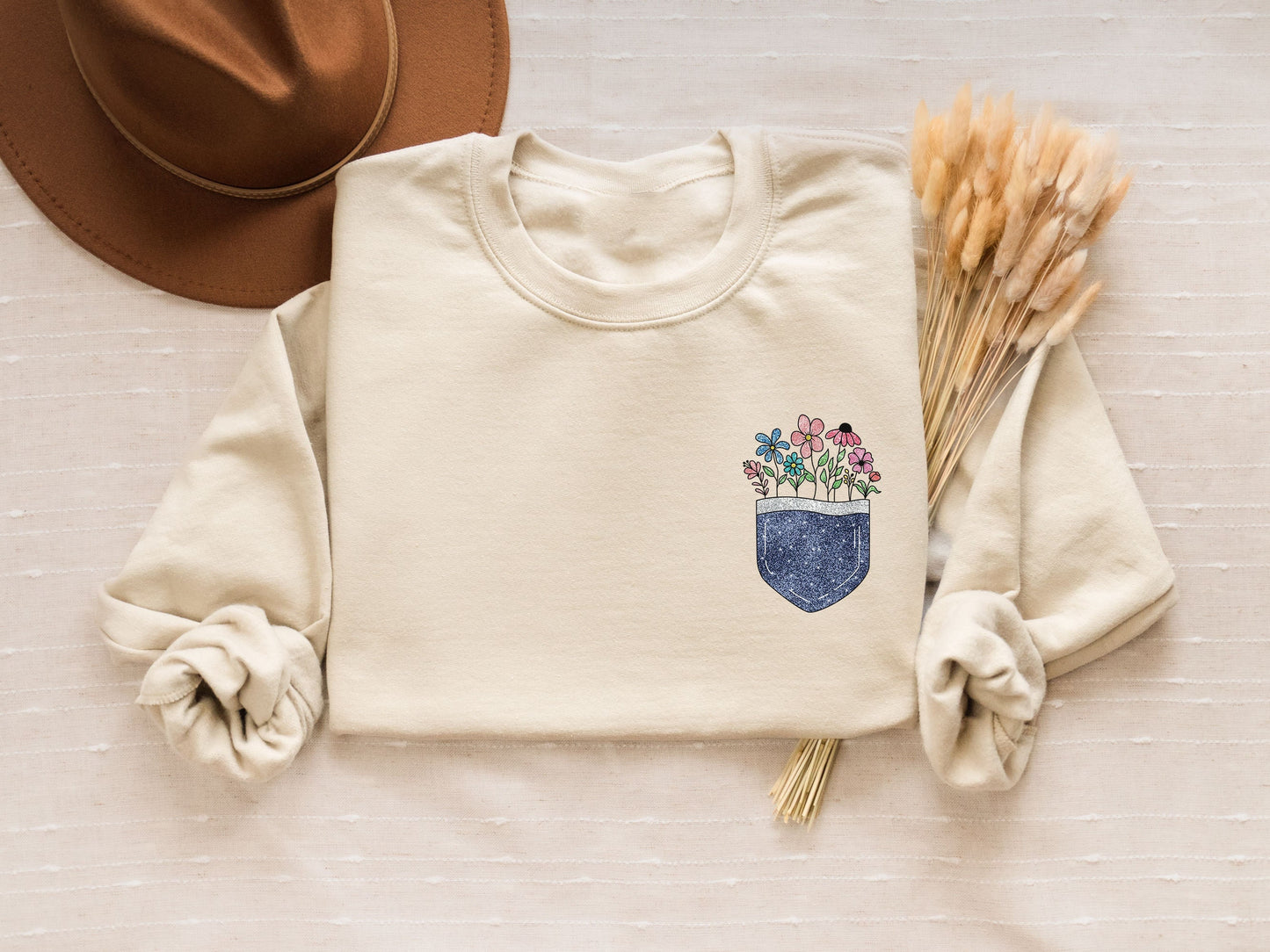 Retro Boho Wild Flower Pocket Sweatshirt Pocket Flower ShirtPocket Wildflower Shirt Nature Lover Gift Flower Pocket Gift for Mothers Day Sweatshirt – Cozy Vibes · Trending Graphic Apparel