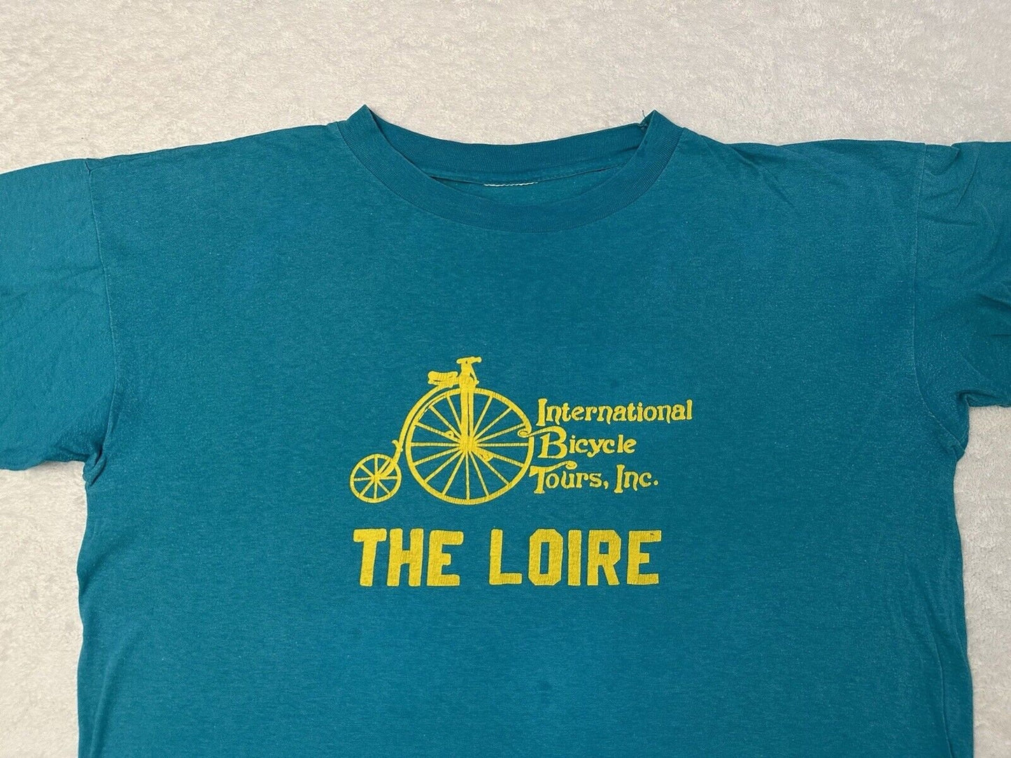Vintage 1980s 80s International Bicycle Tours Loire River France IBT T Shirt M Graphic Tee – Warm & Stylish · High-Quality Print
