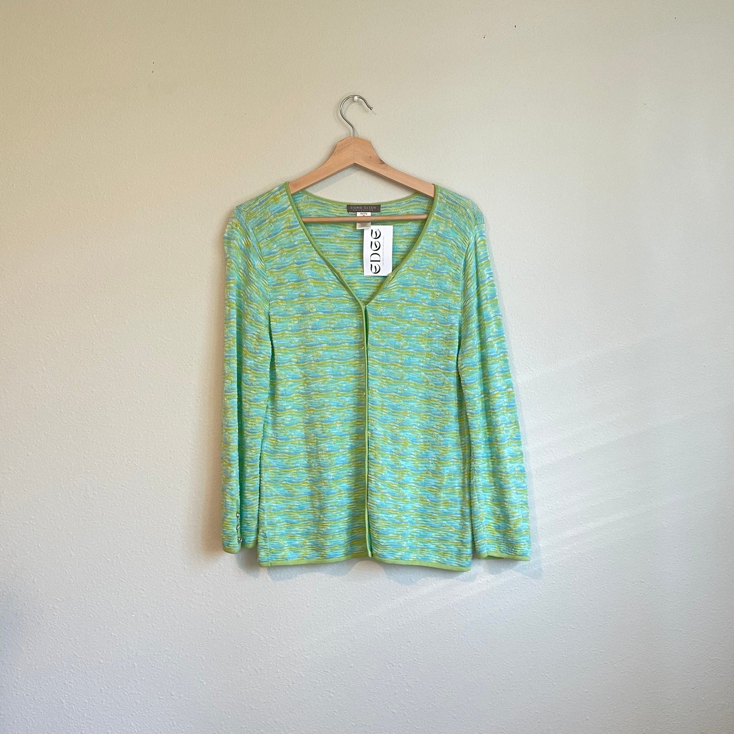 Y2K vintage 00s green and blue cardigan size m Graphic Tee – Warm & Stylish · Trending Graphic Apparel
