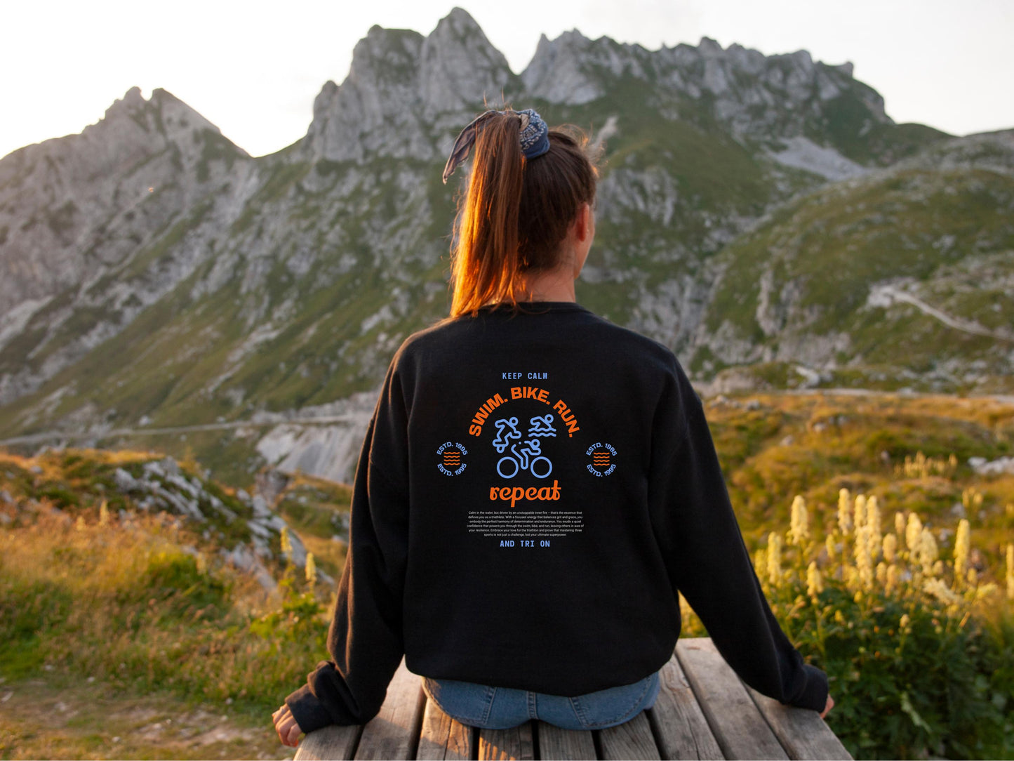 Triathlon Sweatshirt Swim Ride Run Sweatshirt Triathlon Pullover Triathlet Shirt Radfahren Hoodie Radfahrer Shirt Triathlon Geschenk Hoodie – Aesthetic Look · Trending Graphic Apparel