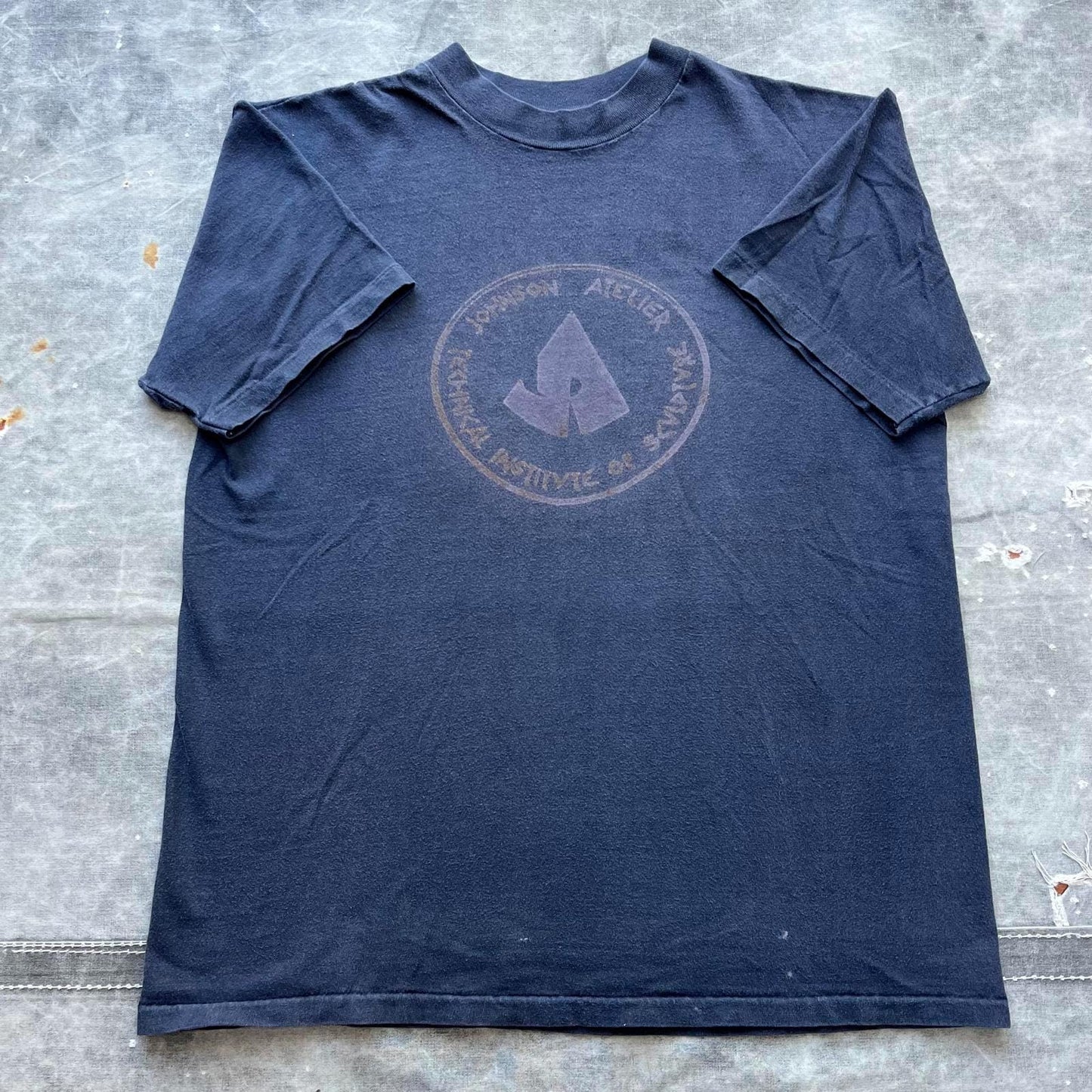 Vintage 80s Johnson Atelier Institute of Sculpture Art Shirt Graphic Tee – Aesthetic Look · Trending Graphic Apparel
