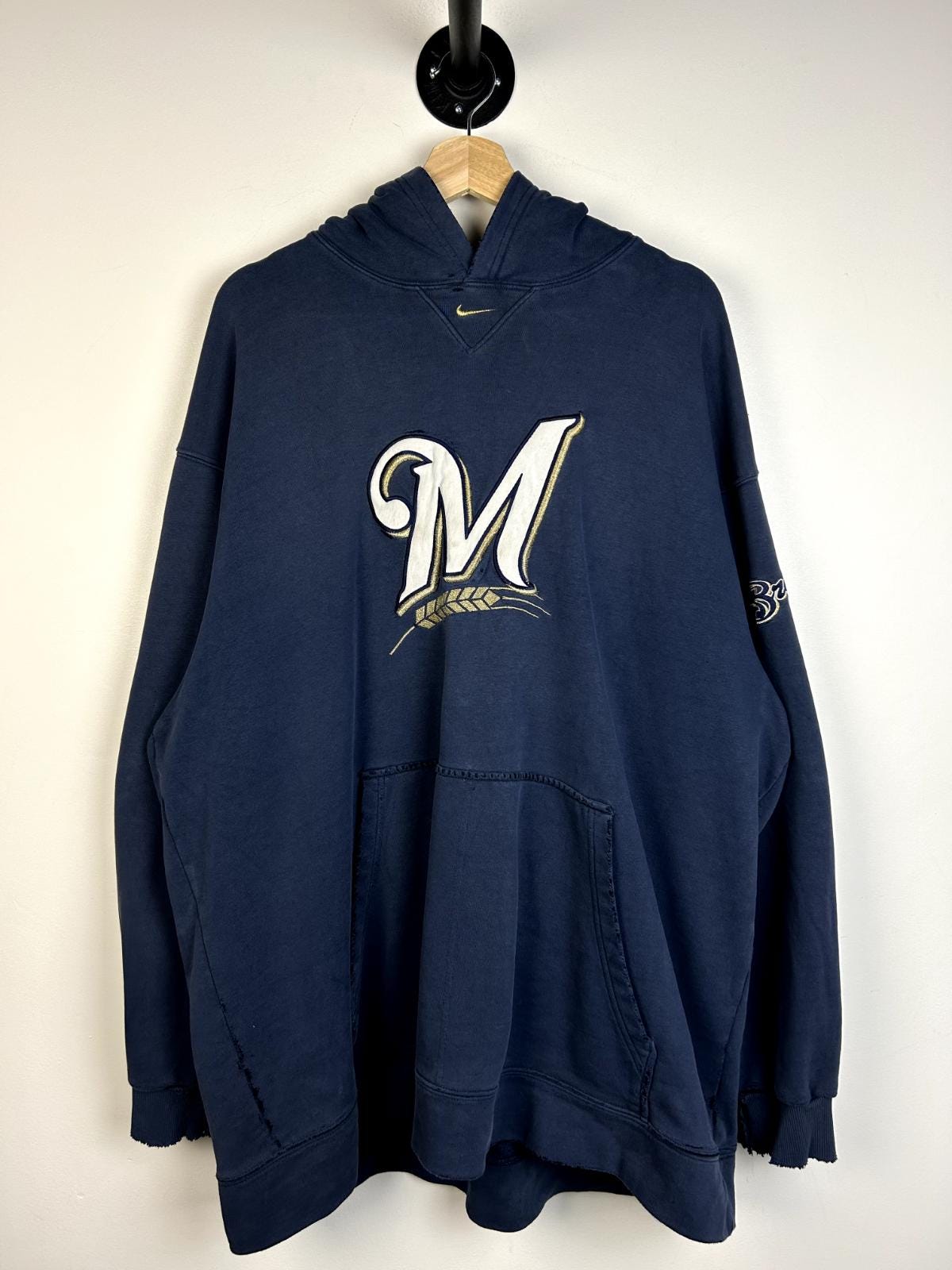 Vintage MLB Milwaukee Brewers Middle Swoosh Navy Hoodie Size XXL Hoodie – Premium Graphic · Must-Have Style