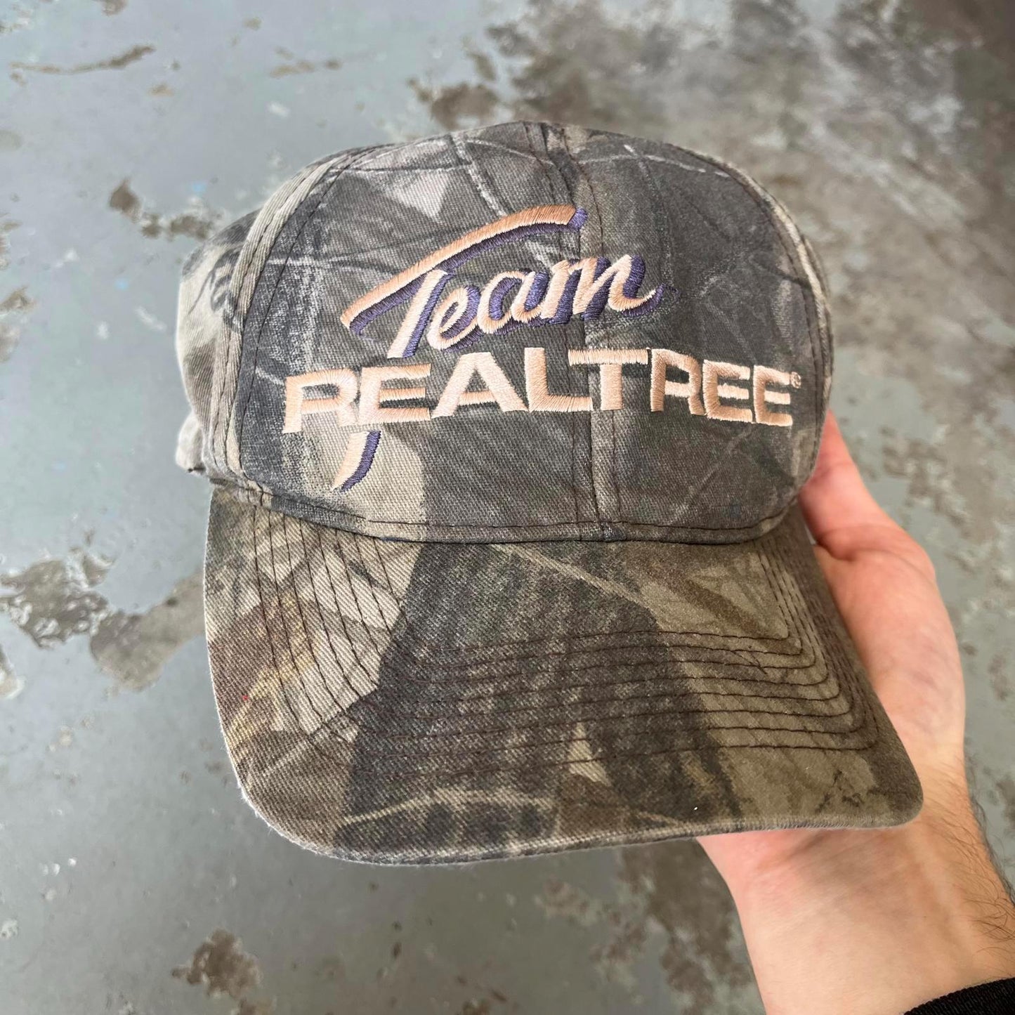 Vintage 90s Y2K Team Realtree Hardwoods Camo SnapBack Hat Graphic Tee – Premium Graphic · Must-Have Style