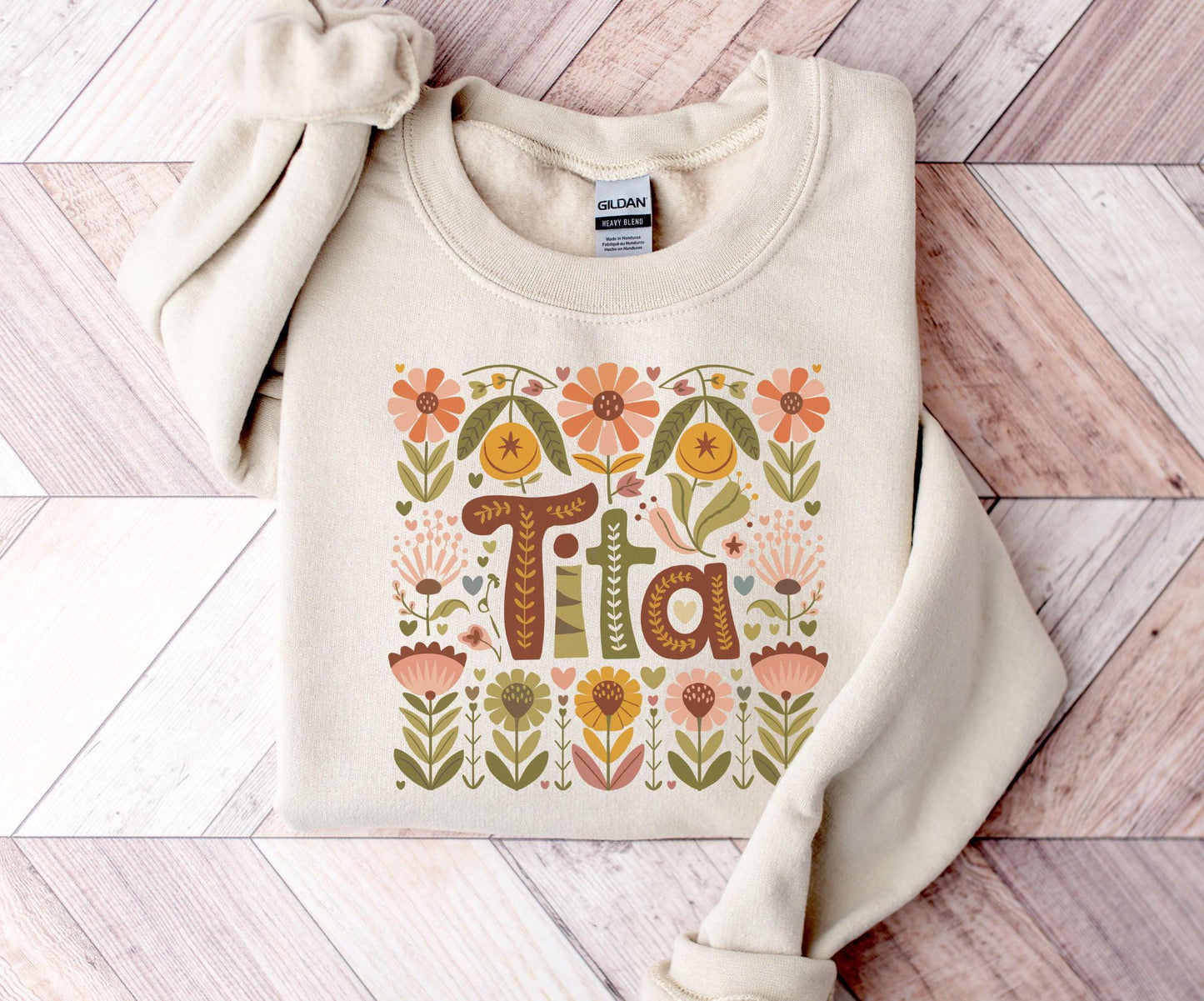TITA Sweatshirt Boho Floral Design for Aunt Cool Tita Shirt Perfect Gift for Tita Your Favorite Aunt Sweatshirt – Feel-Good Design · High-Quality Print