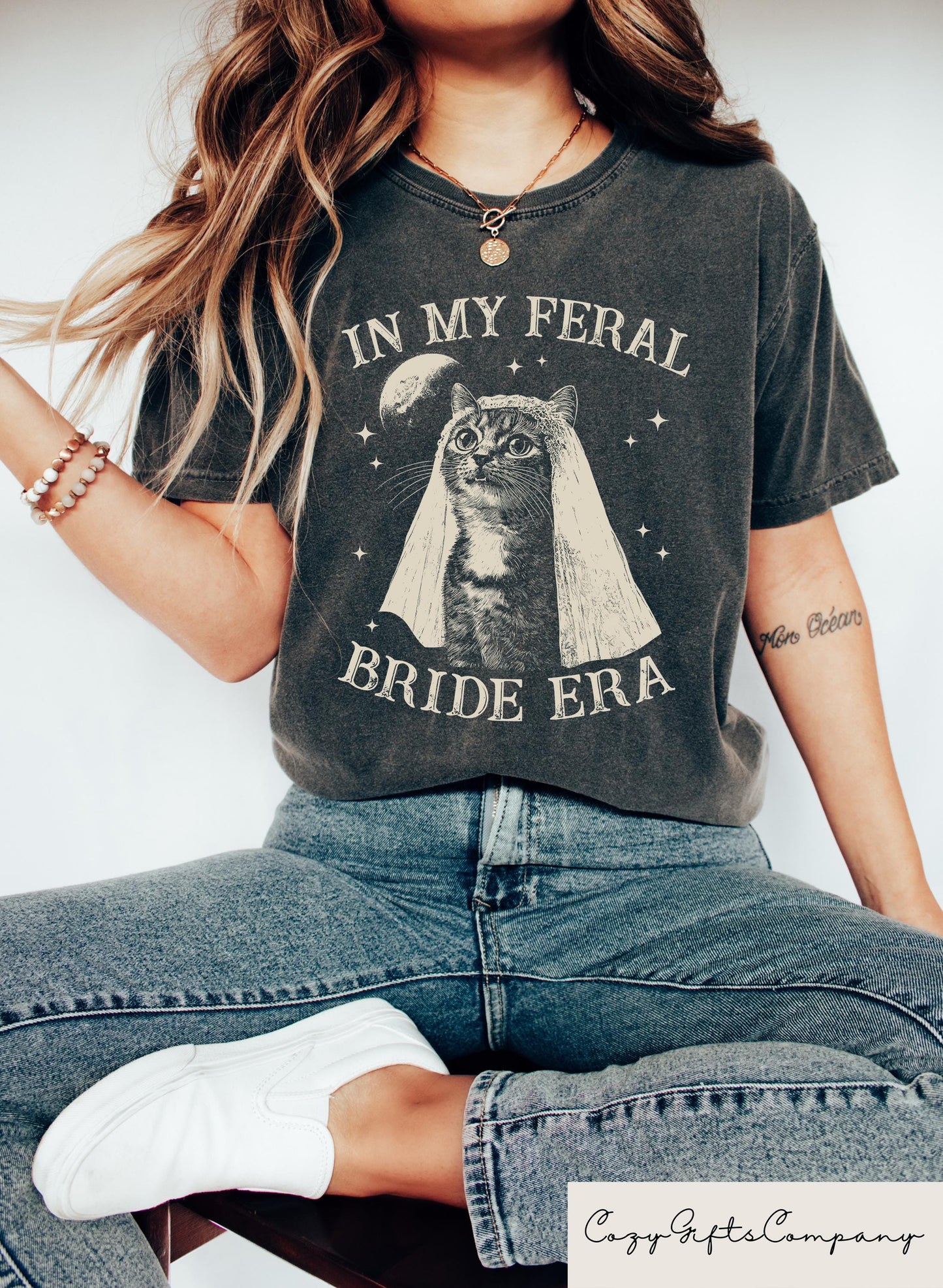 Retro Comfort Bride T shirt Funny Bride Shirt Cat Lover Bride Sweatshirt Retro Bridal Gift Feral Cat Bride Era Tee Wedding Outfit Sweatshirt – Cozy Vibes · Great Gift For Fans