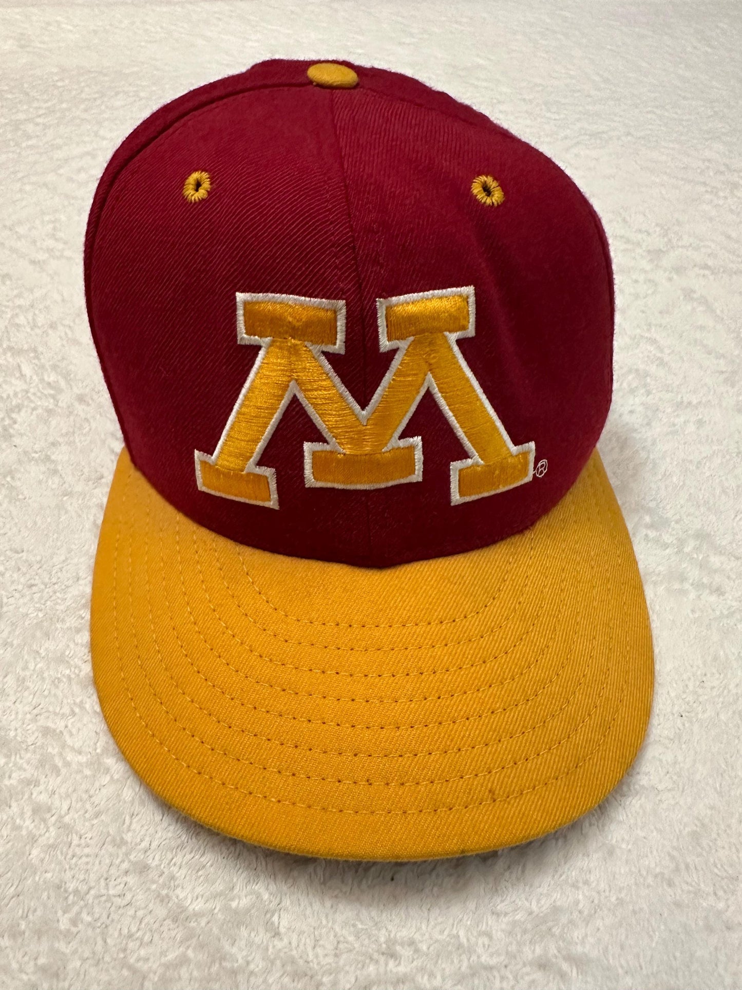 Vintage 1980s 1990s Minnesota Gophers New Era Made In USA Fitted Baseball Hat 7 14 Graphic Tee – Feel-Good Design · High-Quality Print