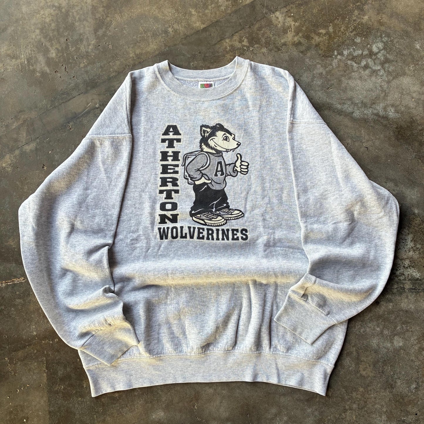 Vintage 90s Fruit of The Loom Tag Atherton Wolverines Big Logo Printed Sweatshirt Crewneck Pullover Sweater Highschool Colour Grey Size X L Sweatshirt – Premium Graphic · High-Quality Print