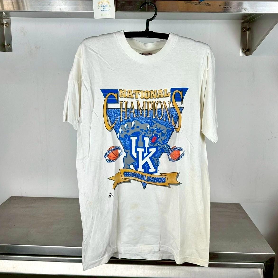Vintage 1996 Kentucky Wildcats Basketball Champions NCAA single stitch Large T shirt Kentucky Wildcats Tshirts Vintage NCAA Tshirts Graphic Tee – Premium Graphic · Great Gift For Fans