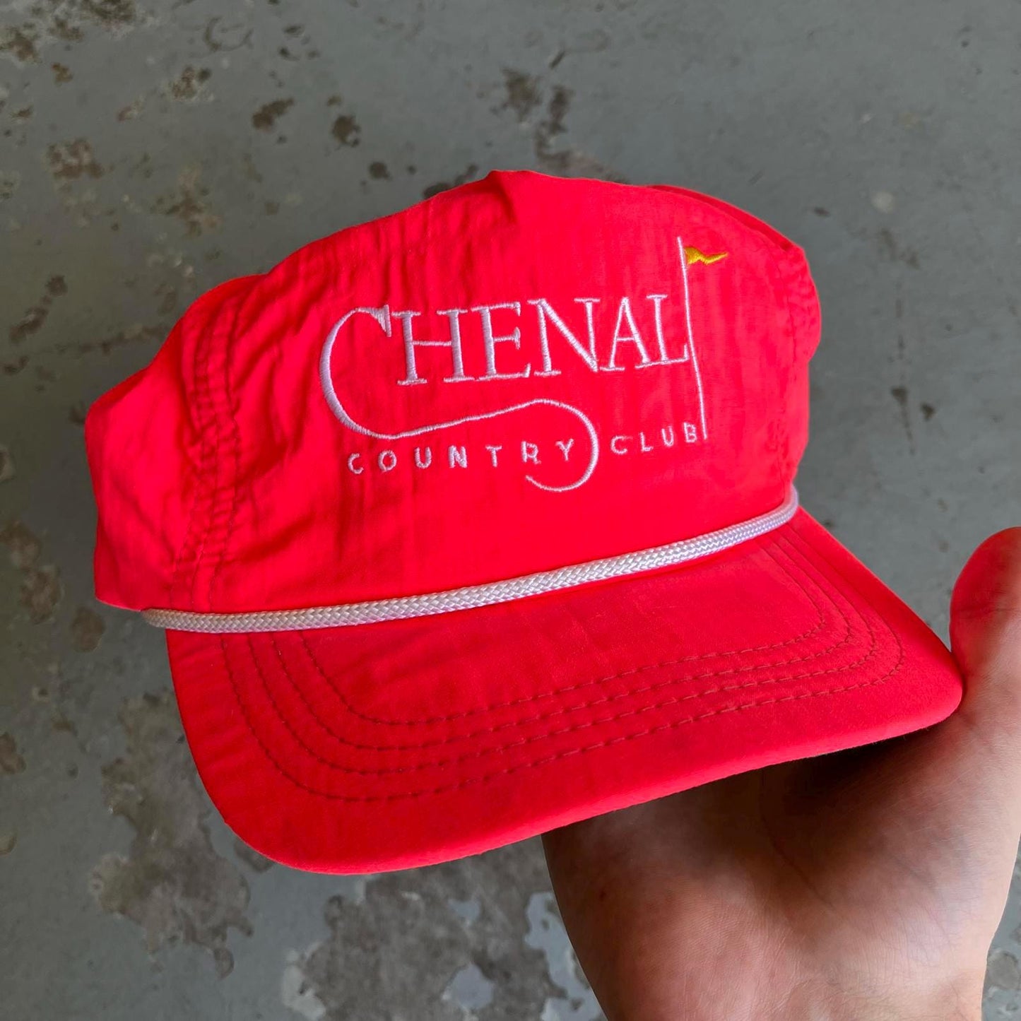 Vintage 90s Chenal Country Club Golf Neon Pink Rope Hat Graphic Tee – Soft Feel · Perfect For Daily Wear