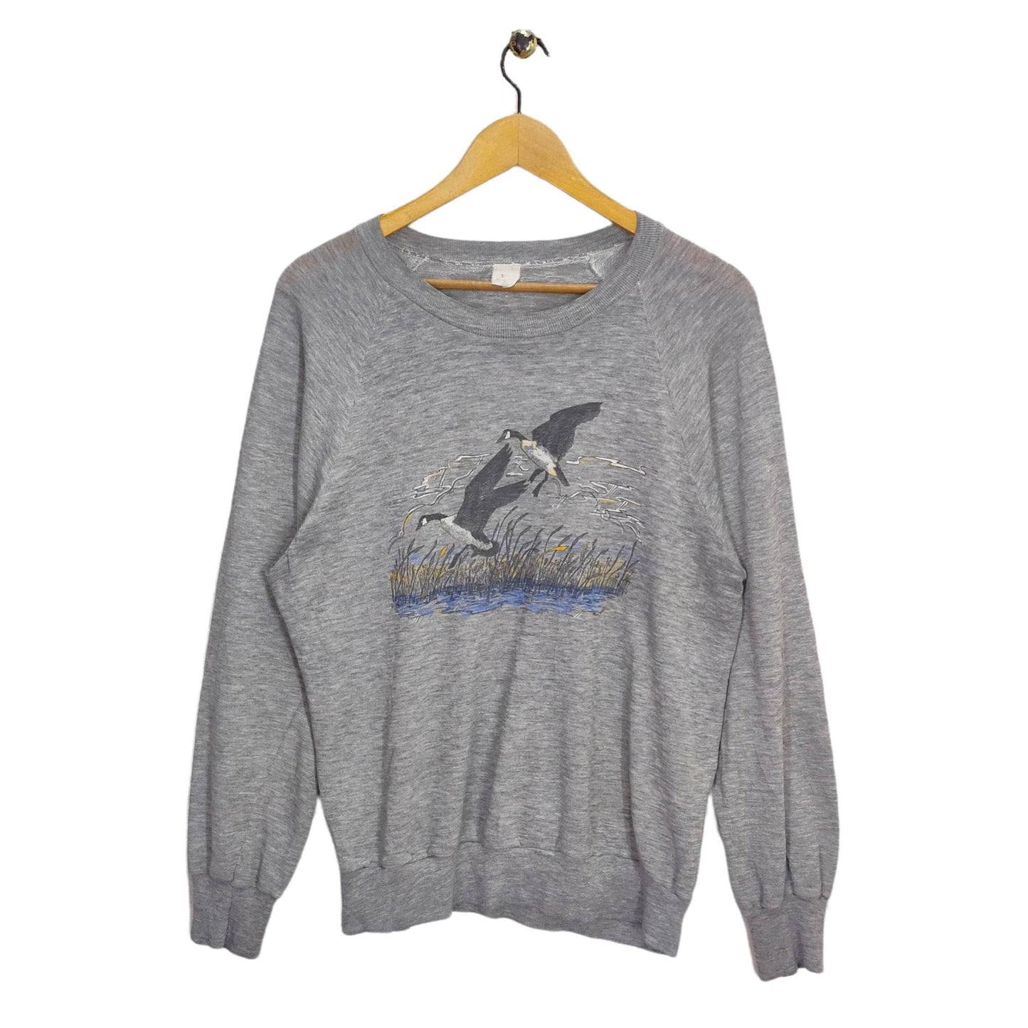 Vtg 80s Destressed Raglan Sweatshirt Vintage Goose Sweater Jumper Pullover Animal Graphic Gray Size M Sweatshirt – Aesthetic Look · High-Quality Print