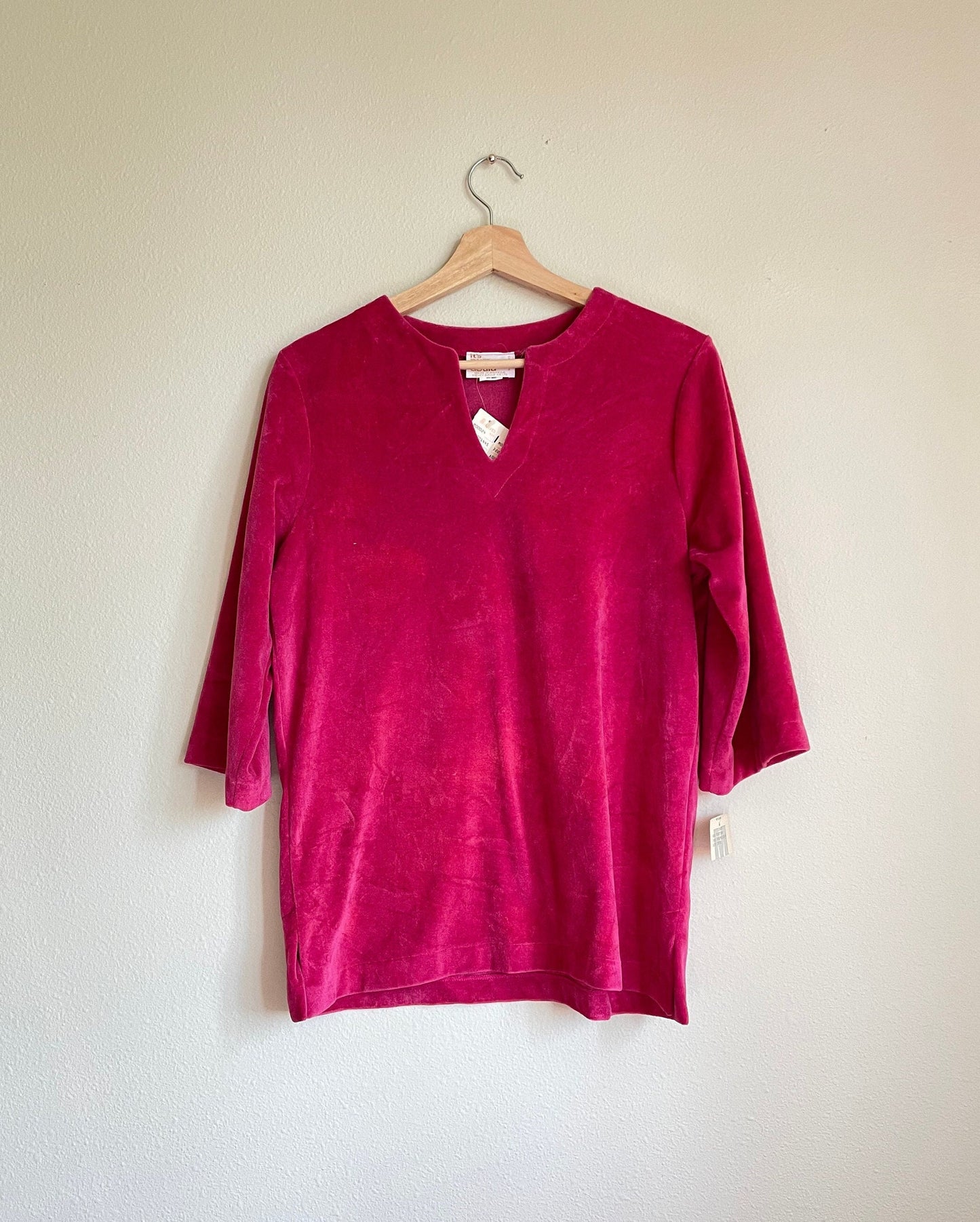 DEADSTOCK 60s Magenta Velour Short Sleeve Top Graphic Tee – Bold Style · High-Quality Print