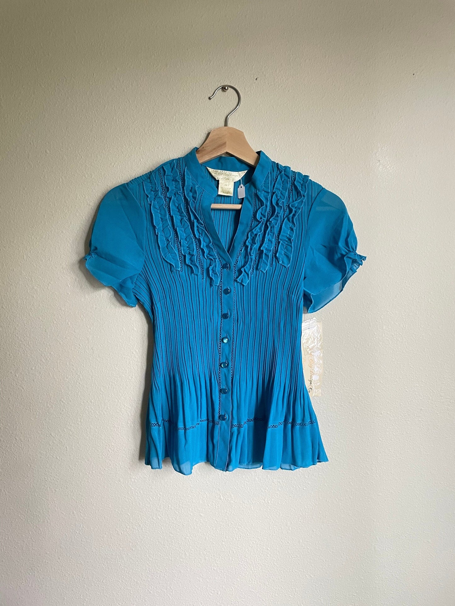 Deadstock Vintage Y2K Era Plisse Pleated Blue Blouse Graphic Tee – Fan Favorite · Trending Graphic Apparel