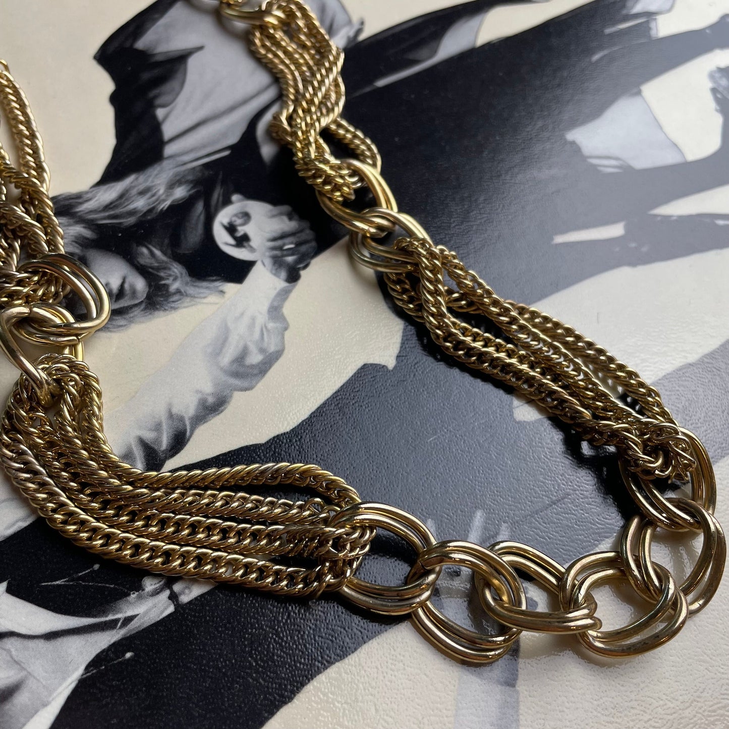 Vintage 90s Gold Tone Chunky Chain Necklace Graphic Tee – Aesthetic Look · Trending Graphic Apparel