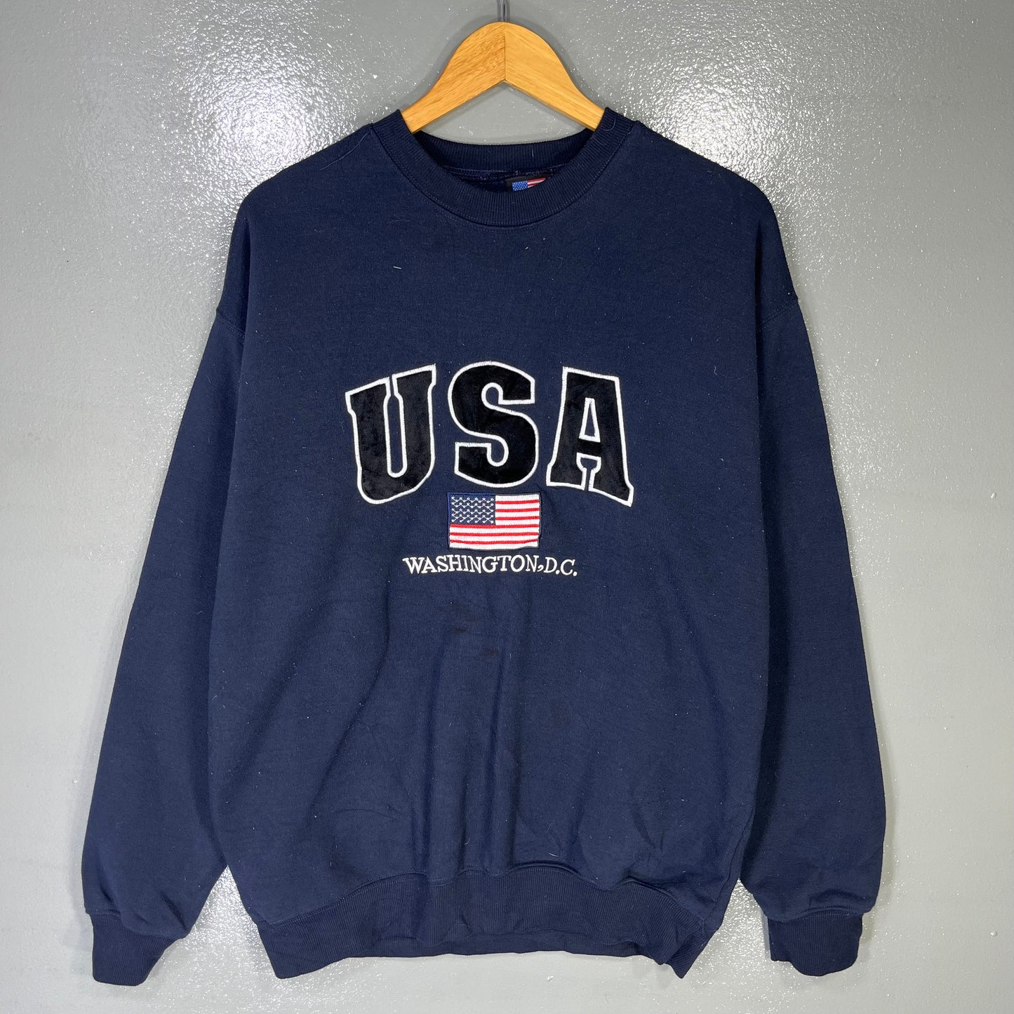 Vintage Y2K America Tag USA Washington DC Spellout Big Logo Embroidered Sweatshirt Baggie Crewneck Washington Colour Blue Navy Size Large Sweatshirt – Premium Graphic · Must-Have Style
