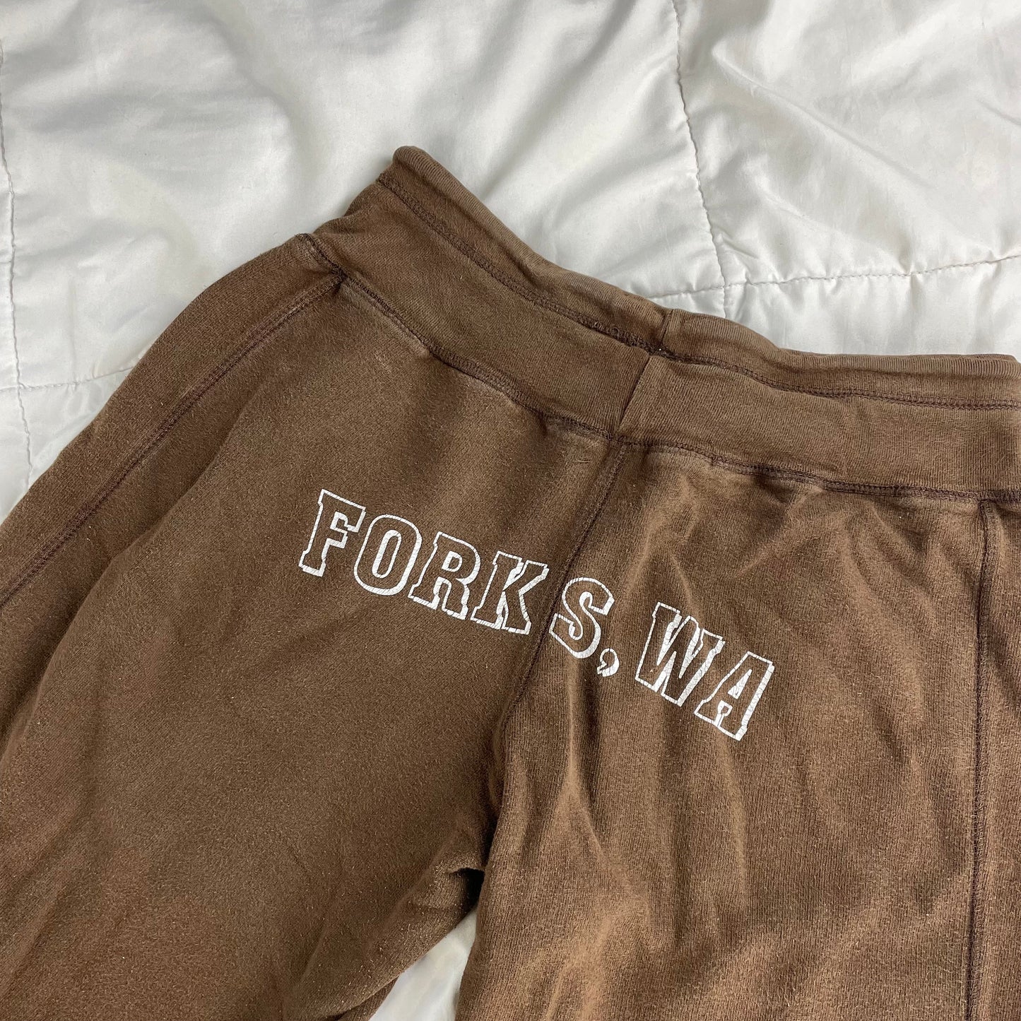 Forks Wa Sweats Long Shorts Twighlight Core Cropped Pants Graphic Tee – Everyday Comfort · High-Quality Print