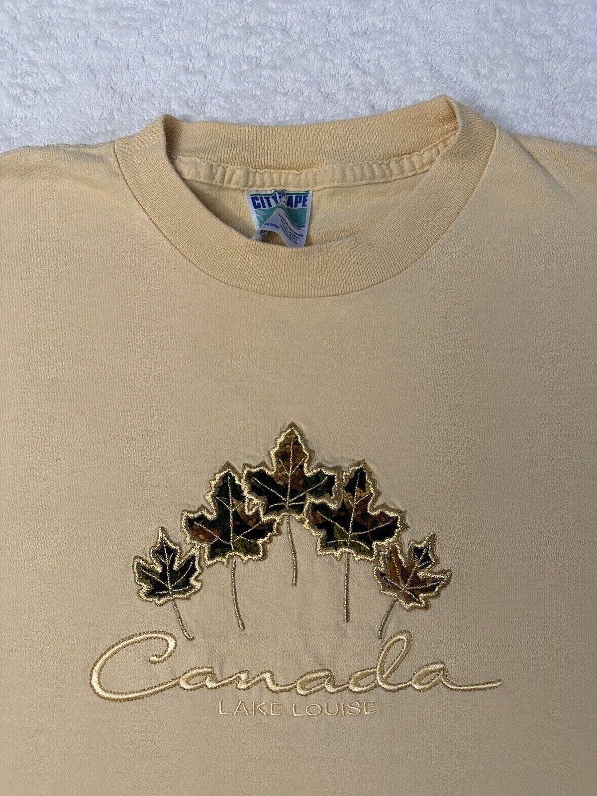 Vintage 1990s 90s Lake Louise Alberta Canada Embroidered Maple Leaf T Shirt L XL Graphic Tee – Bold Style · High-Quality Print