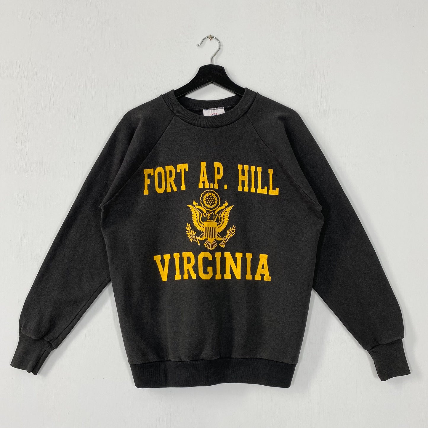 Vintage 90s US Army Garrison Fort AP Hill Sweatshirt Army Crewneck US Army Sweater Pullover Military United State Army Print Logo Medium Sweatshirt – Feel-Good Design · Must-Have Style
