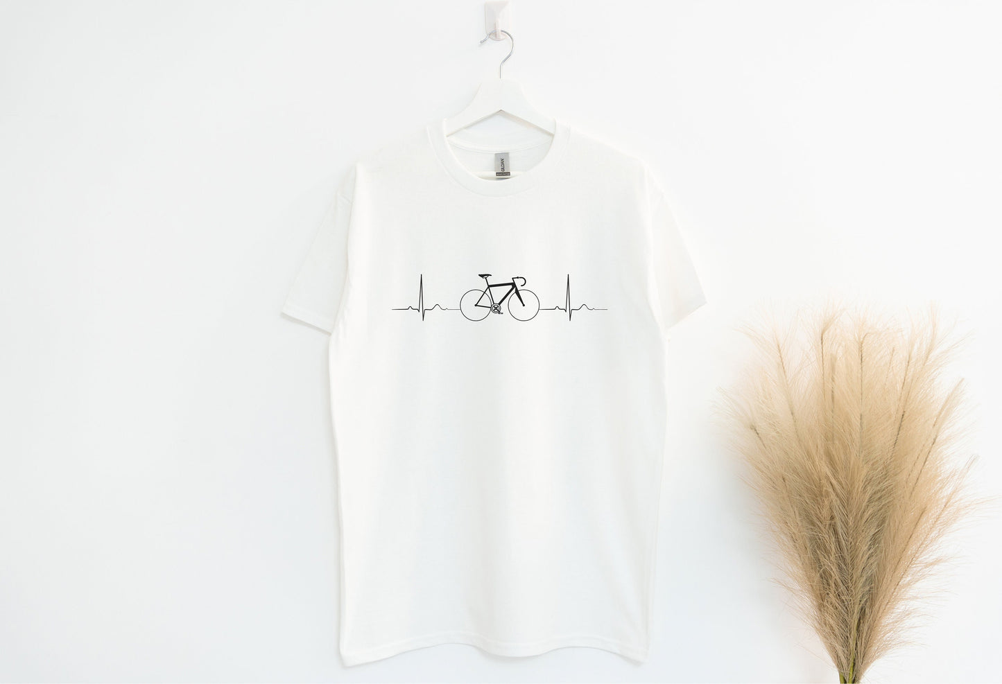 Fahrrad T Shirt Cycling Heartbeat Shirt Radler Kleidung Fahrrad Fan Bike Lover Fahrrad Shirt Pedal Power Radsport Shirt Graphic Tee – Cozy Vibes · High-Quality Print