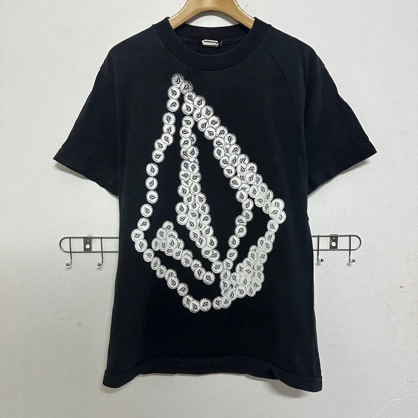 Vintage Volcom T Shirt Graphic Tee – Easygoing Wear · Perfect For Daily Wear