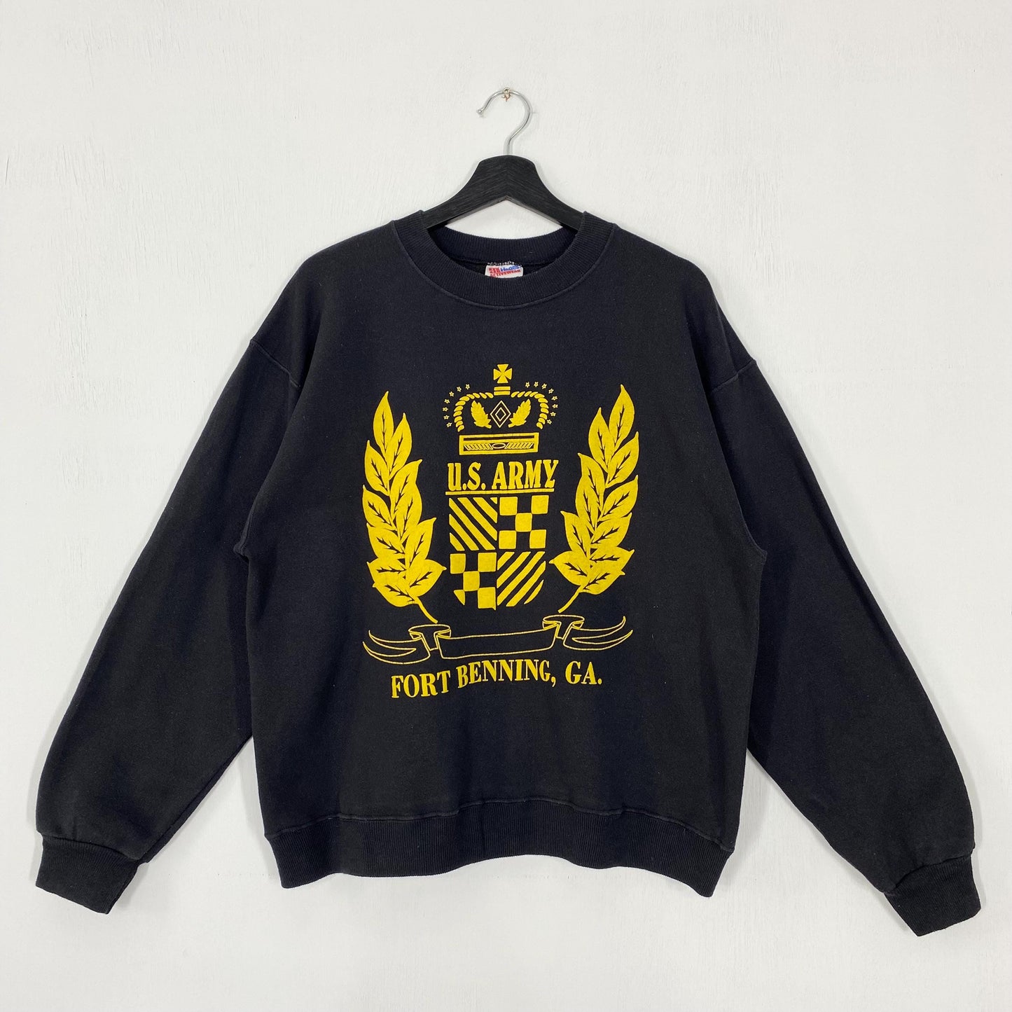 Vintage 90s US Army Sweatshirt Military Army Crewneck Fort Benning Sweater Pullover Military United State Army Print Logo Black Medium Sweatshirt – Aesthetic Look · High-Quality Print