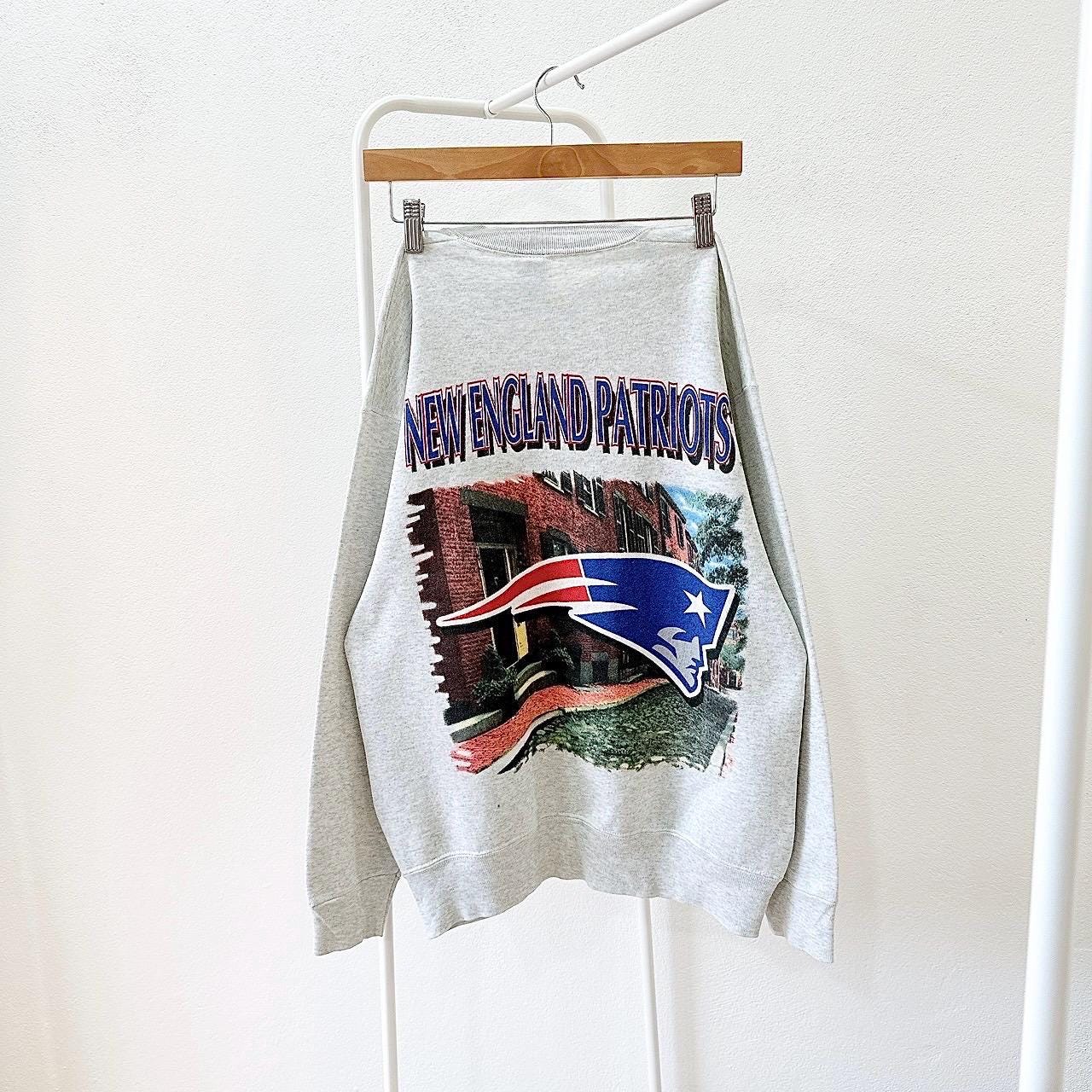 90s New England Patriots NFL X Salem gray sweatshirt 18 20 Sweatshirt – Cozy Vibes · Trending Graphic Apparel