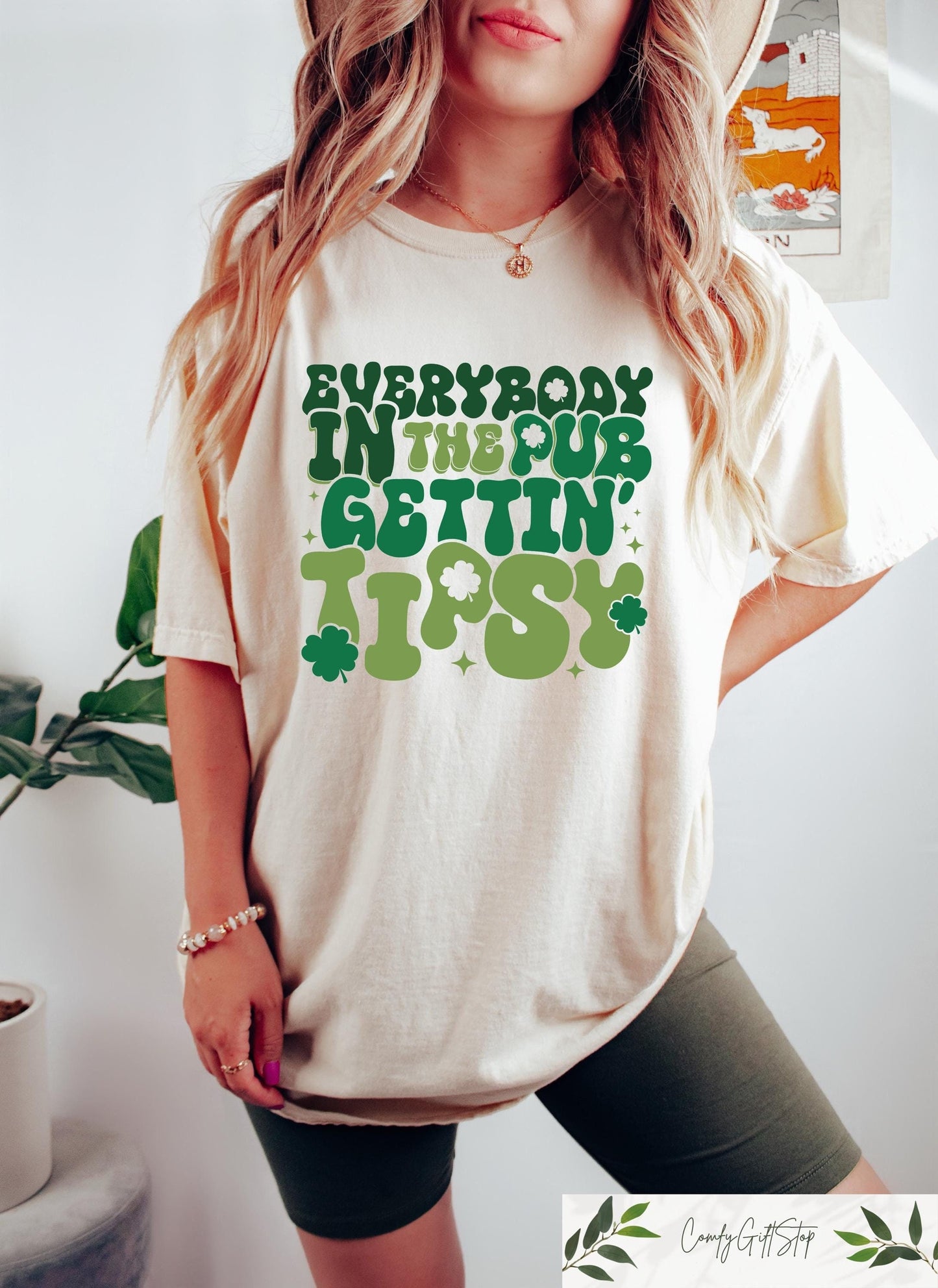 St Patrick39s Day Pub Tshirt Everybody In The Pub Getting Tipsy Shirt St Patricks Clover Sweatshirt St Patrick39s Day Gift Irish Pub Tee Sweatshirt – Everyday Comfort · Must-Have Style