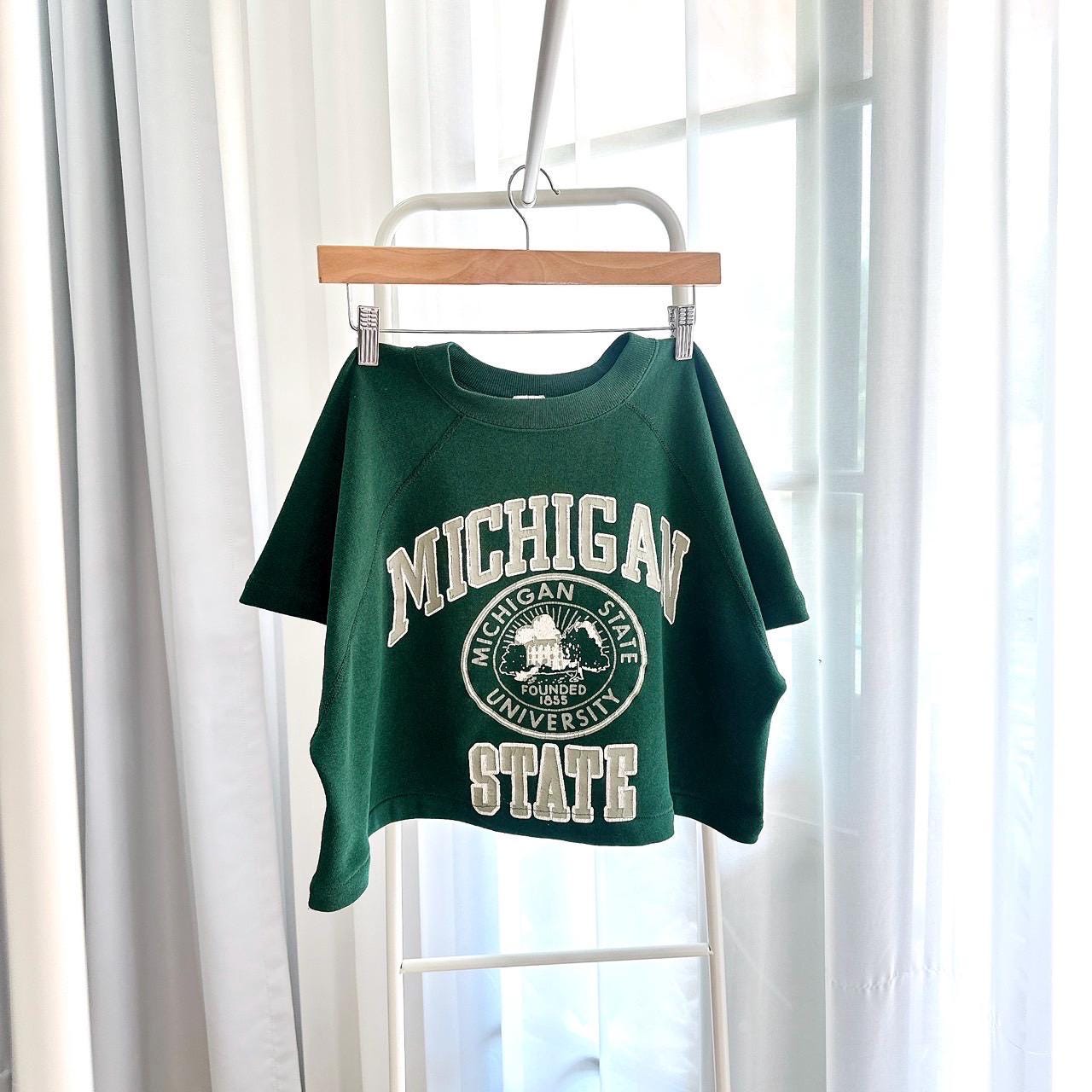 80s Michigan State Spartans NCAA green cropped sweatshirt XL Sweatshirt – Cozy Vibes · High-Quality Print