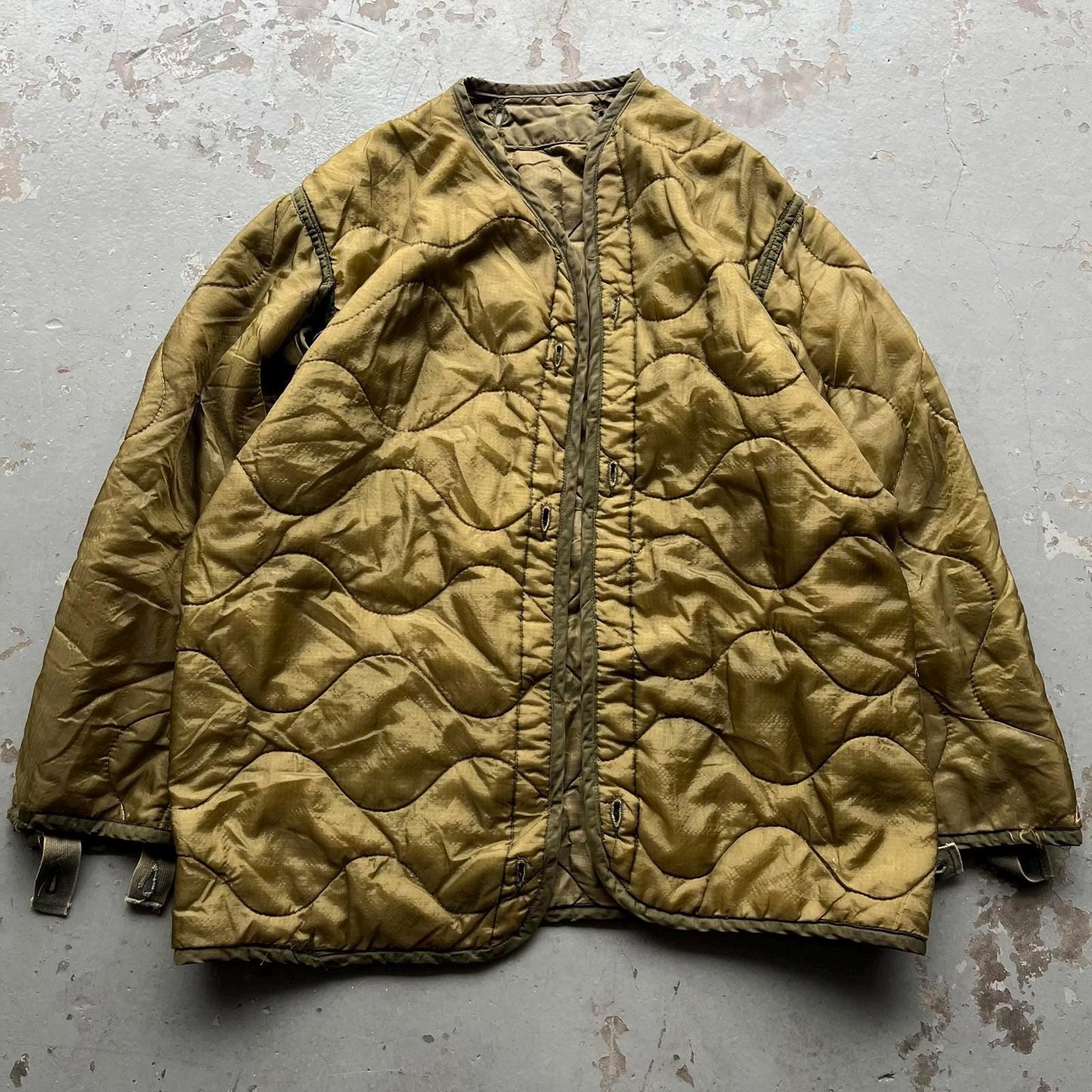 Vintage 70s Green Military Quilted Liner Light Grunge Jacket Graphic Tee – Fan Favorite · Must-Have Style