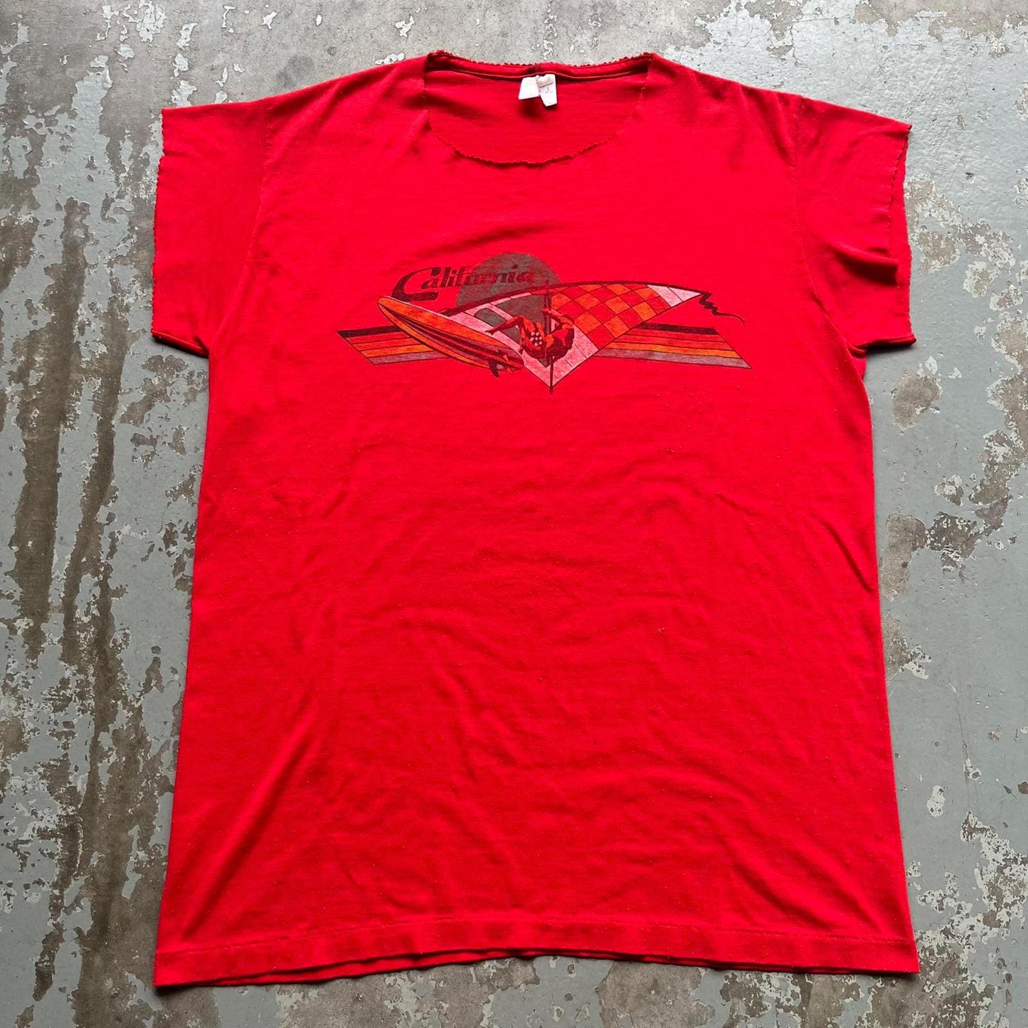 Vintage 80s Windsurfing Beach Ocean Surf California Shirt Graphic Tee – Everyday Comfort · High-Quality Print