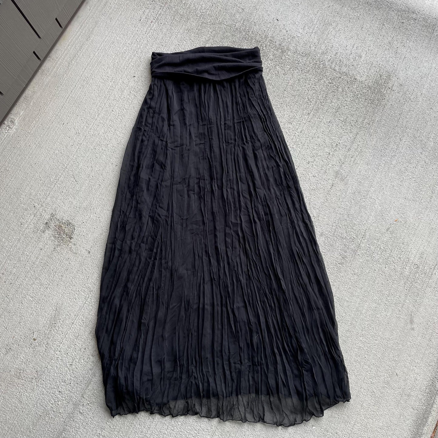 y2k vintage 2000s black pleated maxi skirt size s small Graphic Tee – Warm & Stylish · Must-Have Style