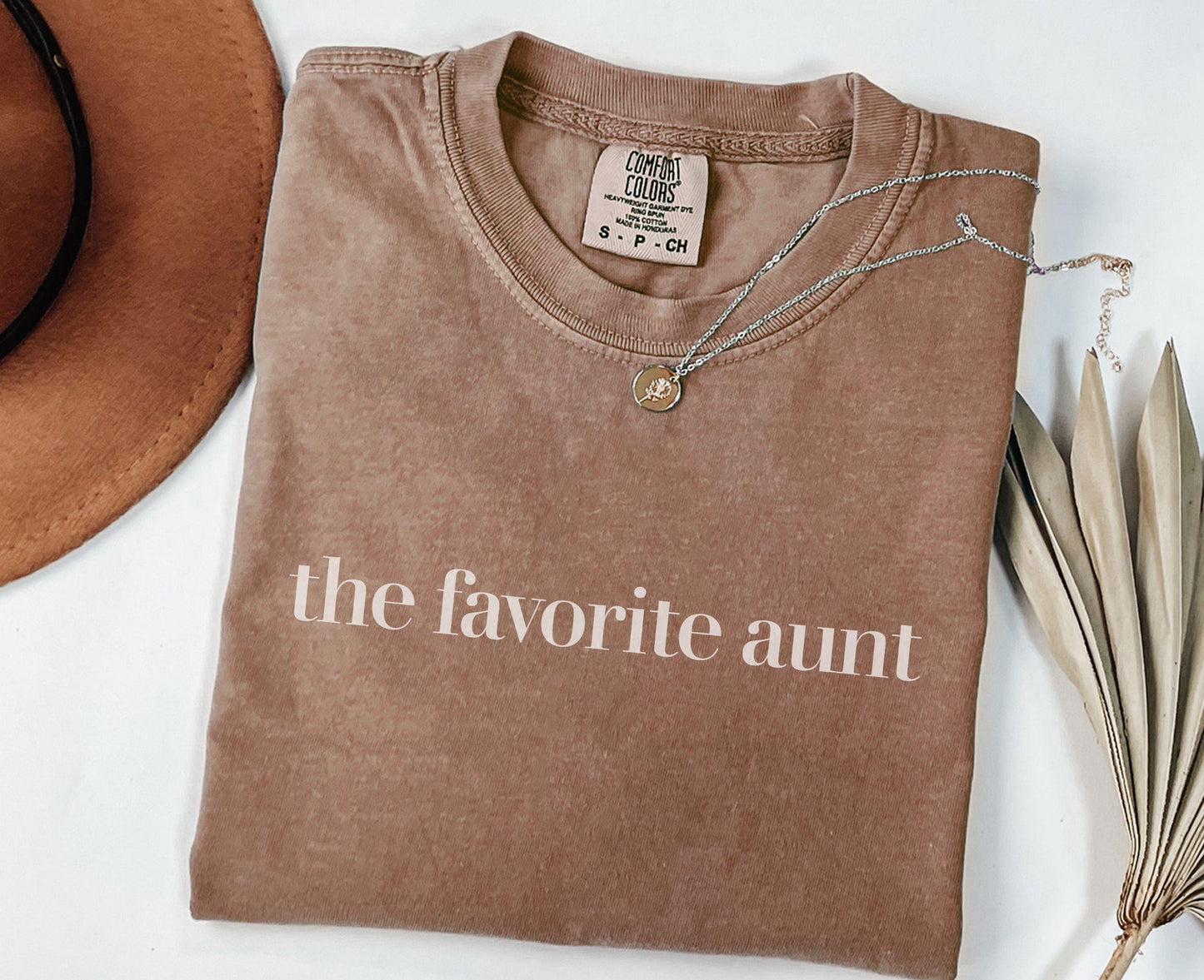 Auntie Tee The Favorite Aunt Shirt Fun Gift for Aunt from Niece or Nephew Best Aunt Ever Tshirt Graphic Tee – Easygoing Wear · Great Gift For Fans