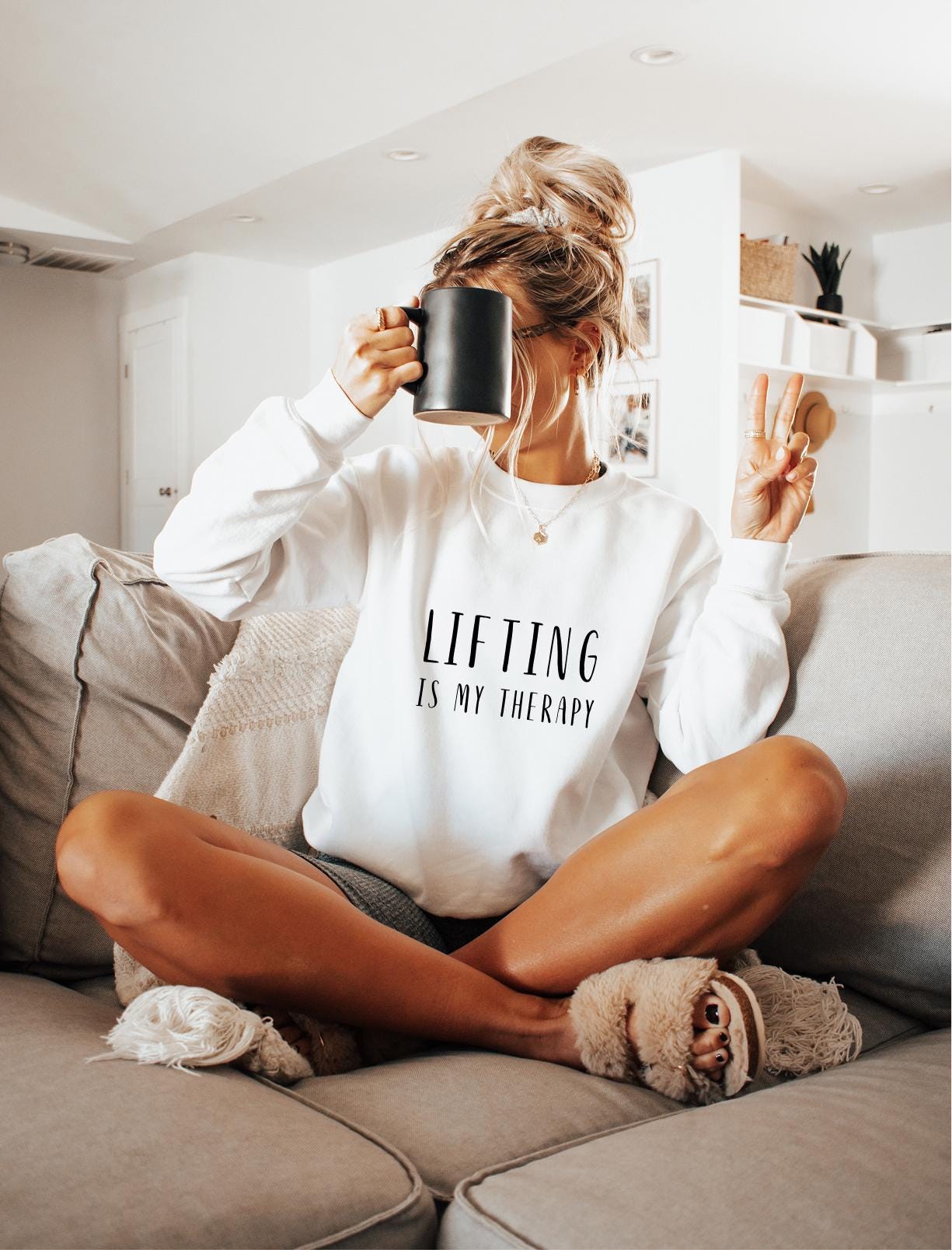 Lifting Is My Therapy Sweatshirt Gym Lover Sweatshirt Fitness Pullover Workout Sweater Muskel Training Shirt Gym Geschenk Pumping Iron Sweatshirt – Aesthetic Look · Great Gift For Fans