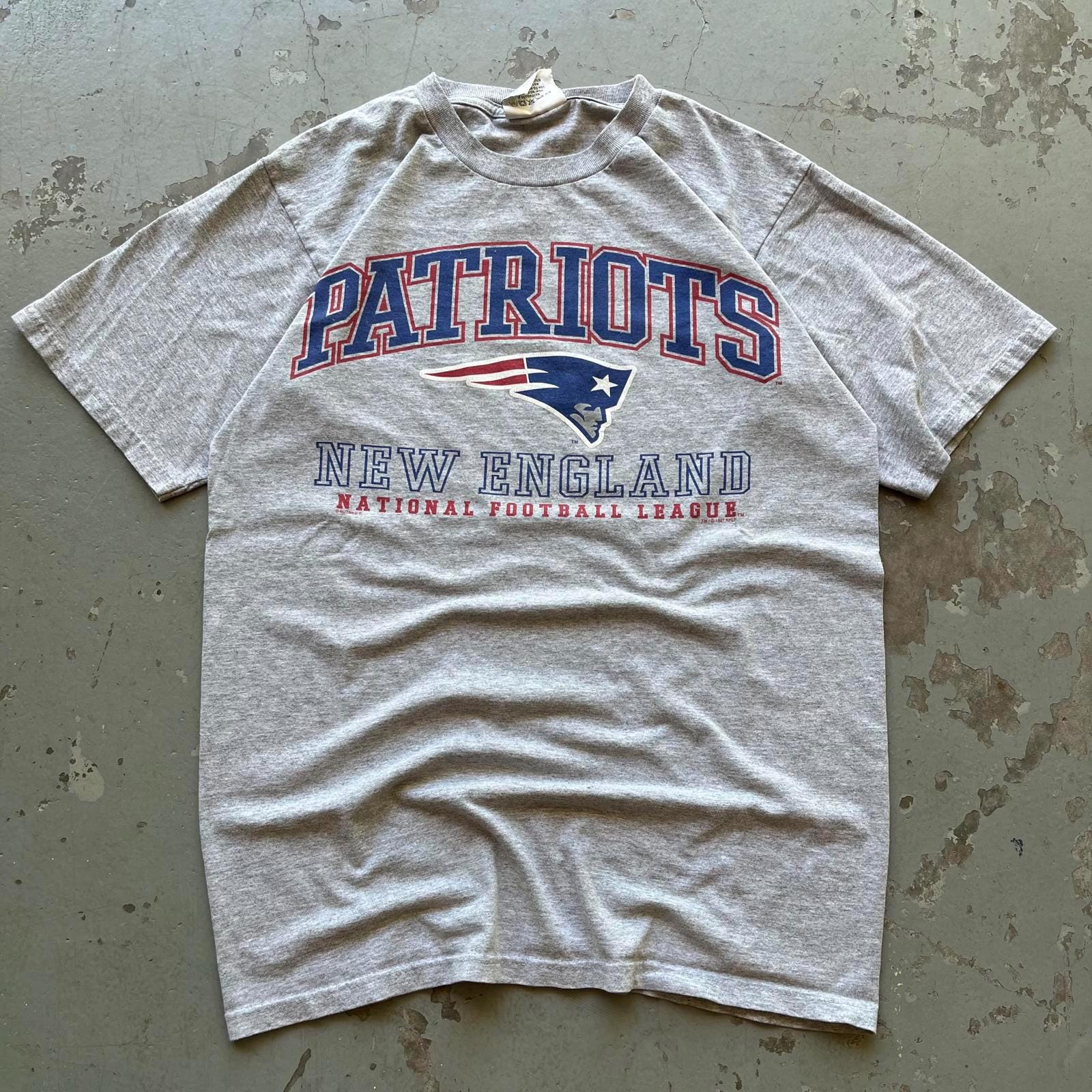 Vintage 90s New England Patriots Football NFL Sports Shirt Graphic Tee – Easygoing Wear · Great Gift For Fans