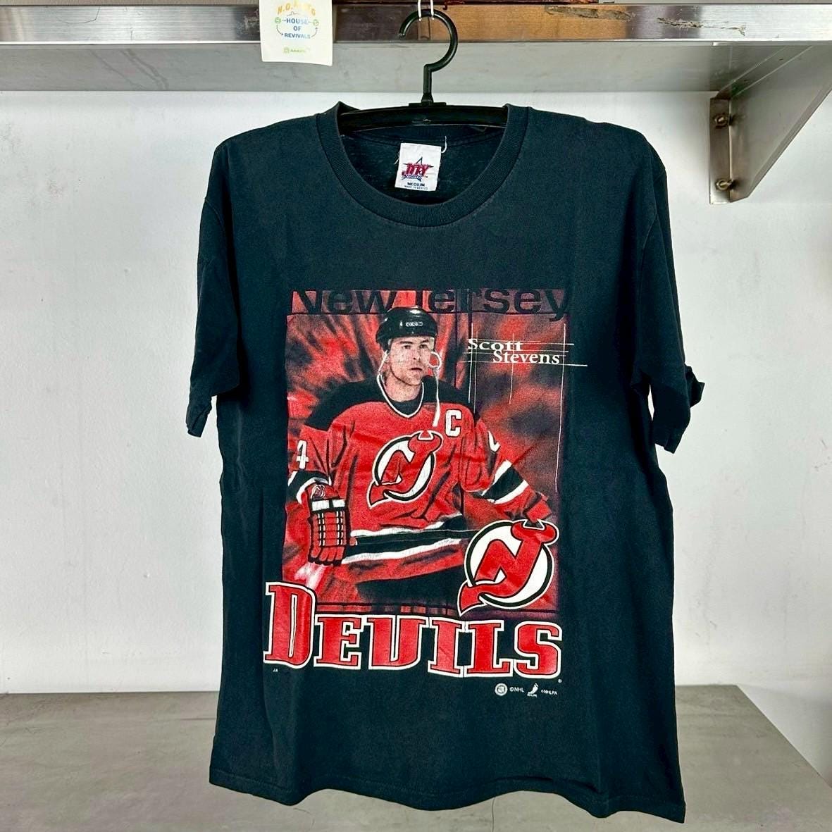 Vintage 90s Scott Stevens New Jersey Devils NHL Medium single stitch T shirt Vintage Sports Tshirt Hockey Tshirt Jersey – Feel-Good Design · Must-Have Style
