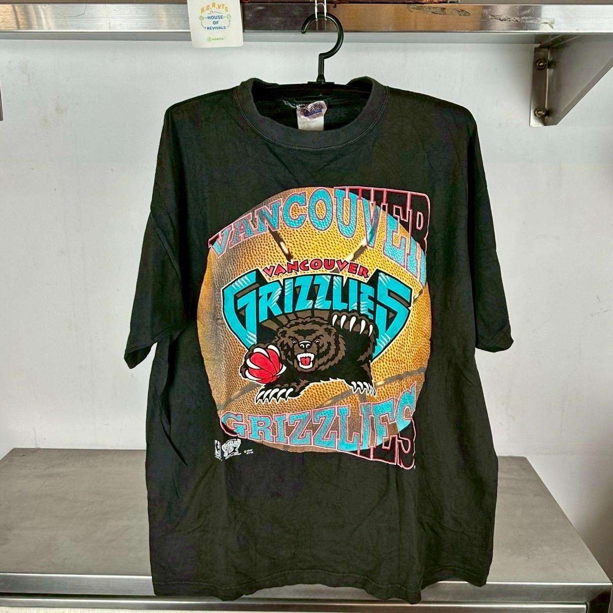 Vintage 1994 Vancouver Grizzlies Basketball NBA XL T shirt Vintage NBA Vintage Sports Tees Graphic Tee – Warm & Stylish · High-Quality Print