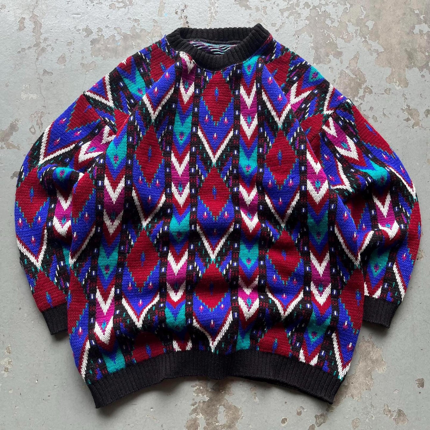 Vintage 80s 90s Unique Abstract Geometric Grunge Sweater Graphic Tee – Everyday Comfort · Perfect For Daily Wear
