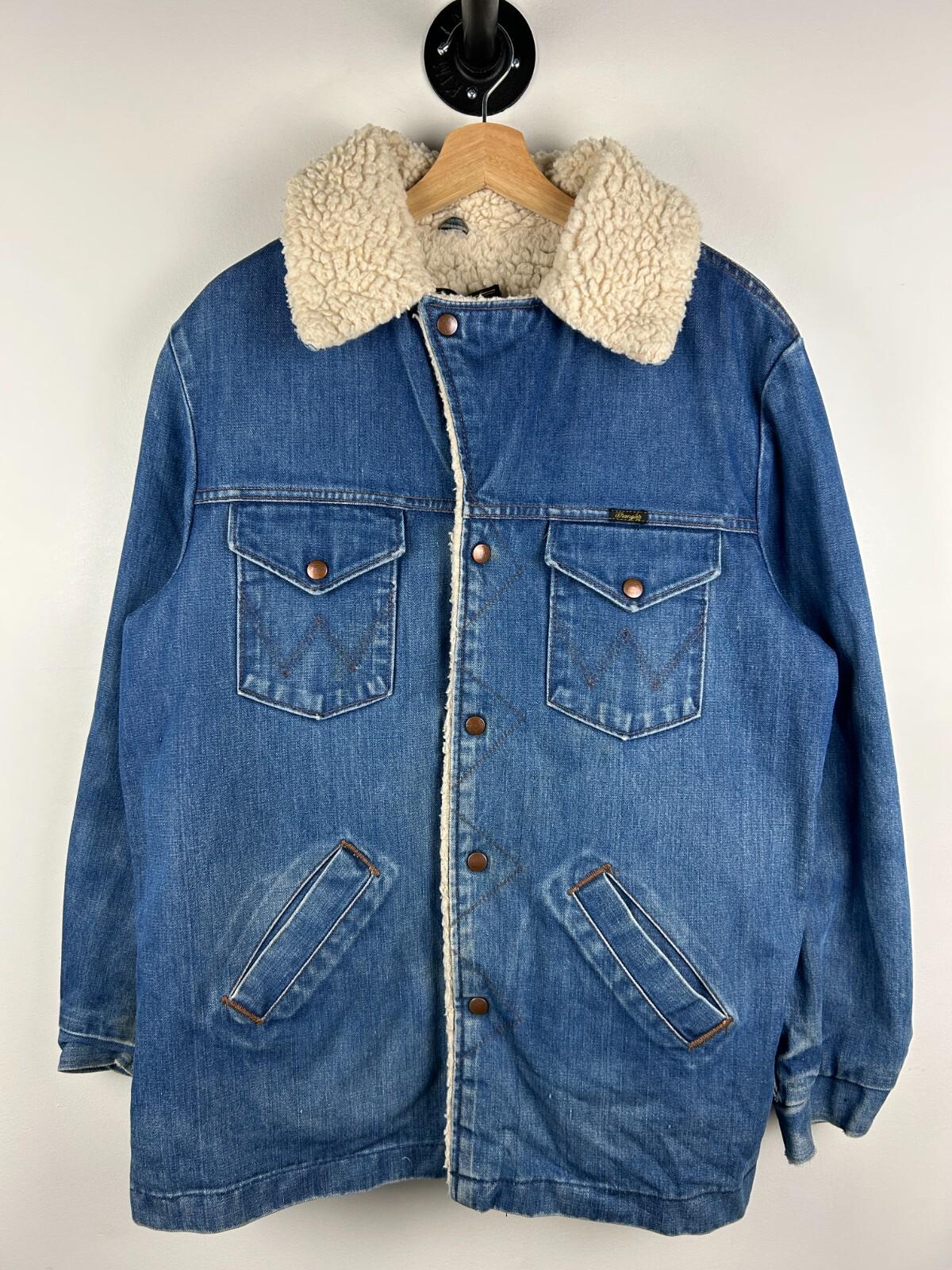 Vintage 80s Wrangler Light Wash Blue Denim Sherpa Lined Jacket Size L Graphic Tee – Premium Graphic · High-Quality Print
