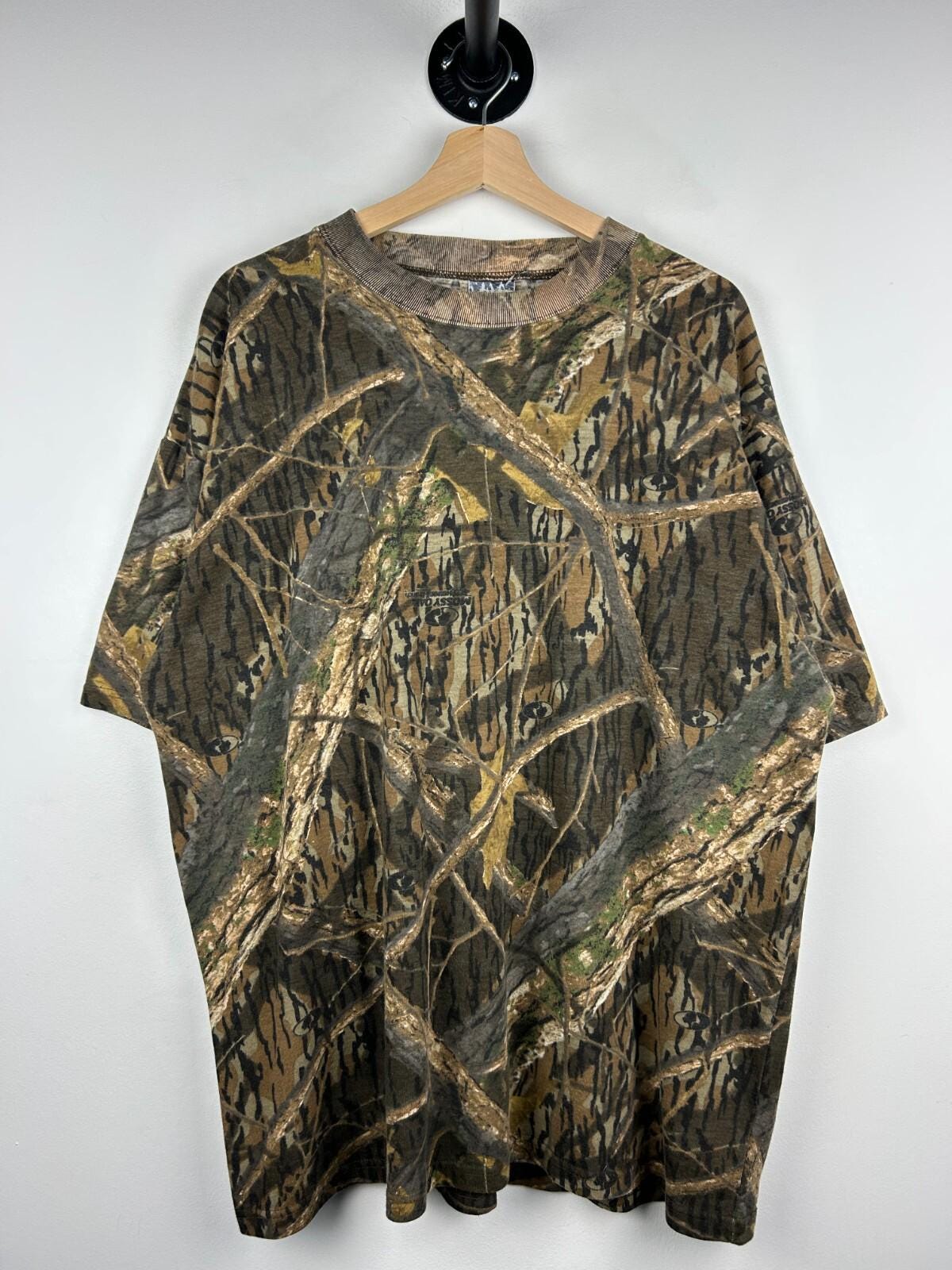 Vintage 90s Real Tree Camo Tee Size XL Graphic Tee – Aesthetic Look · Trending Graphic Apparel